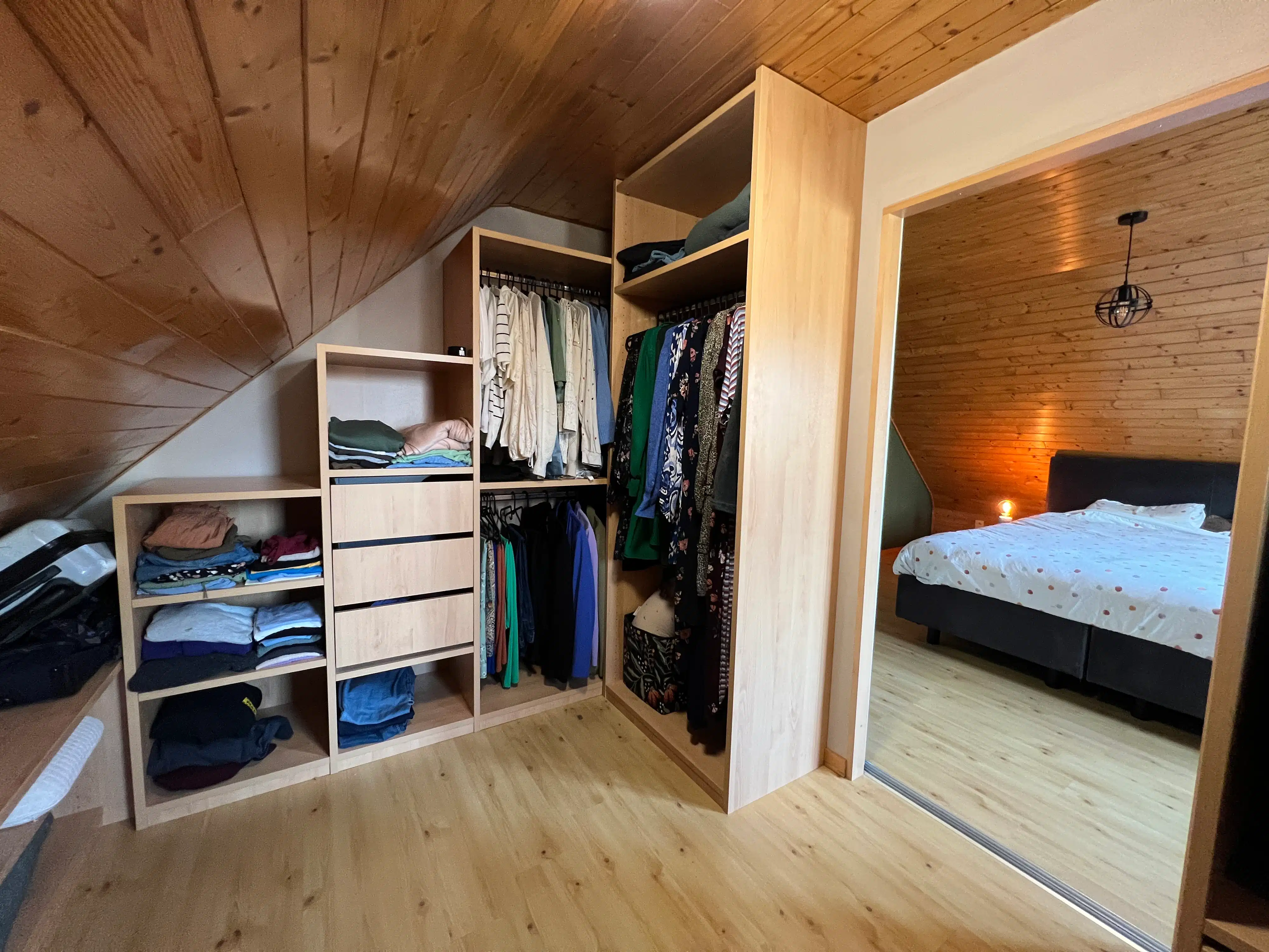 Instapklare, volledig gerenoveerde droomwoning met 3 slaapkamers, inpandige garage en prachtig aangelegde tuin foto 14