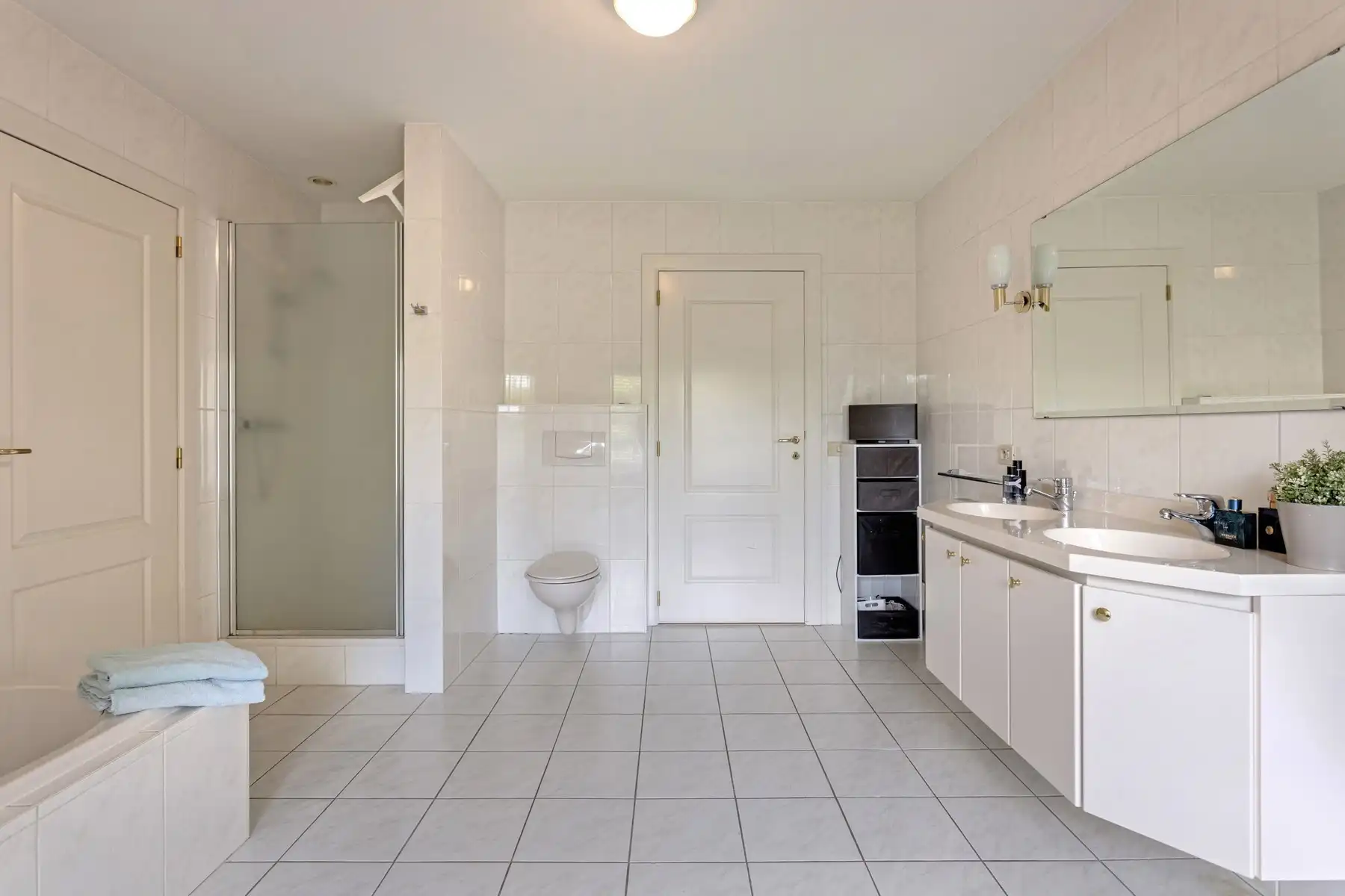 Ruime, gerenoveerde, energiezuinige villa met zwembad foto 18