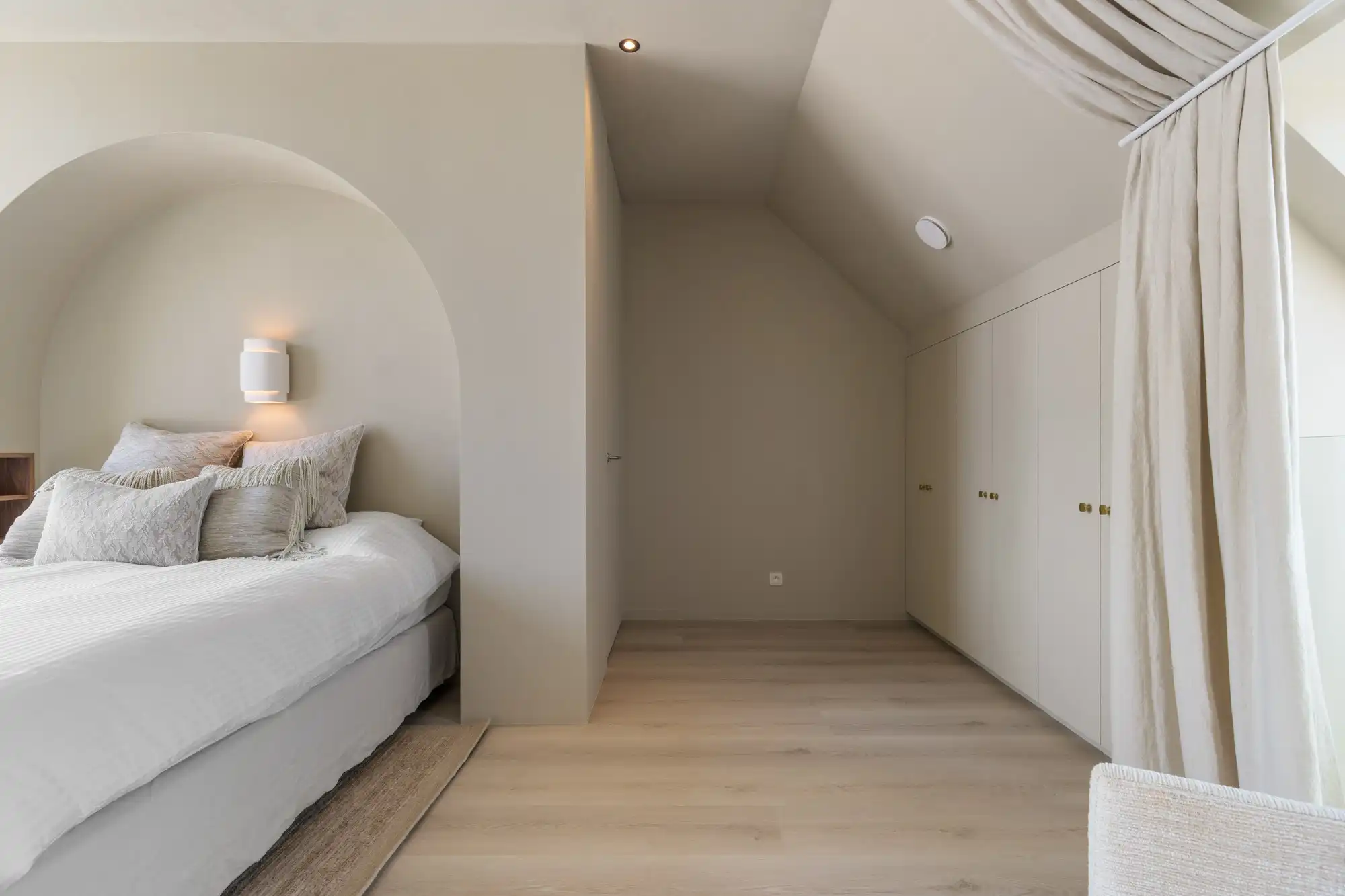 Moderne nieuwbouwwoning met 4 slaapkamers, 4 badkamers en prachtige tuin foto 20