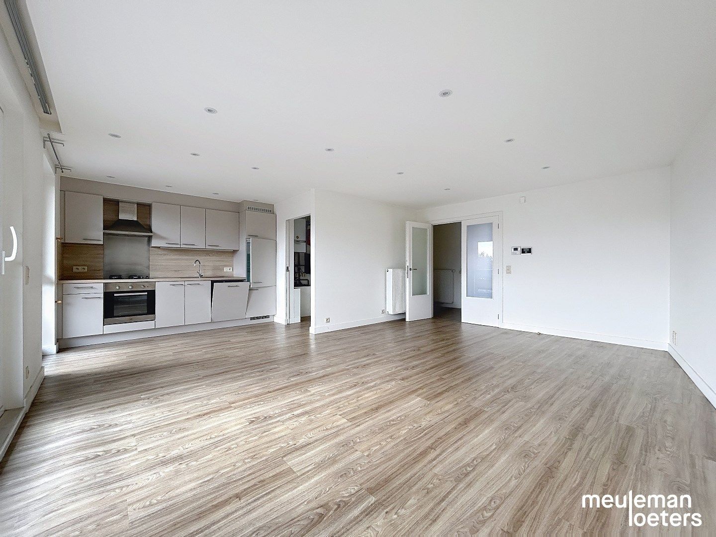 Lichtrijk appartement met drie slaapkamers foto 3