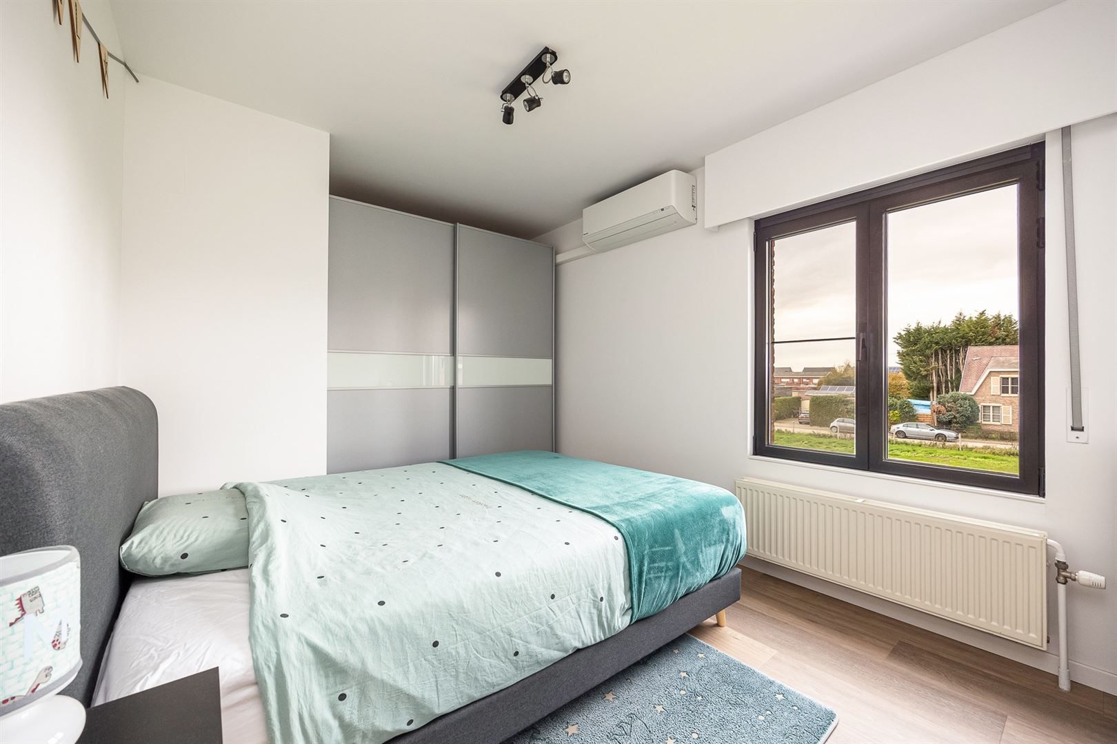 Ruime en sfeervolle OB te Heist-centrum! foto 16