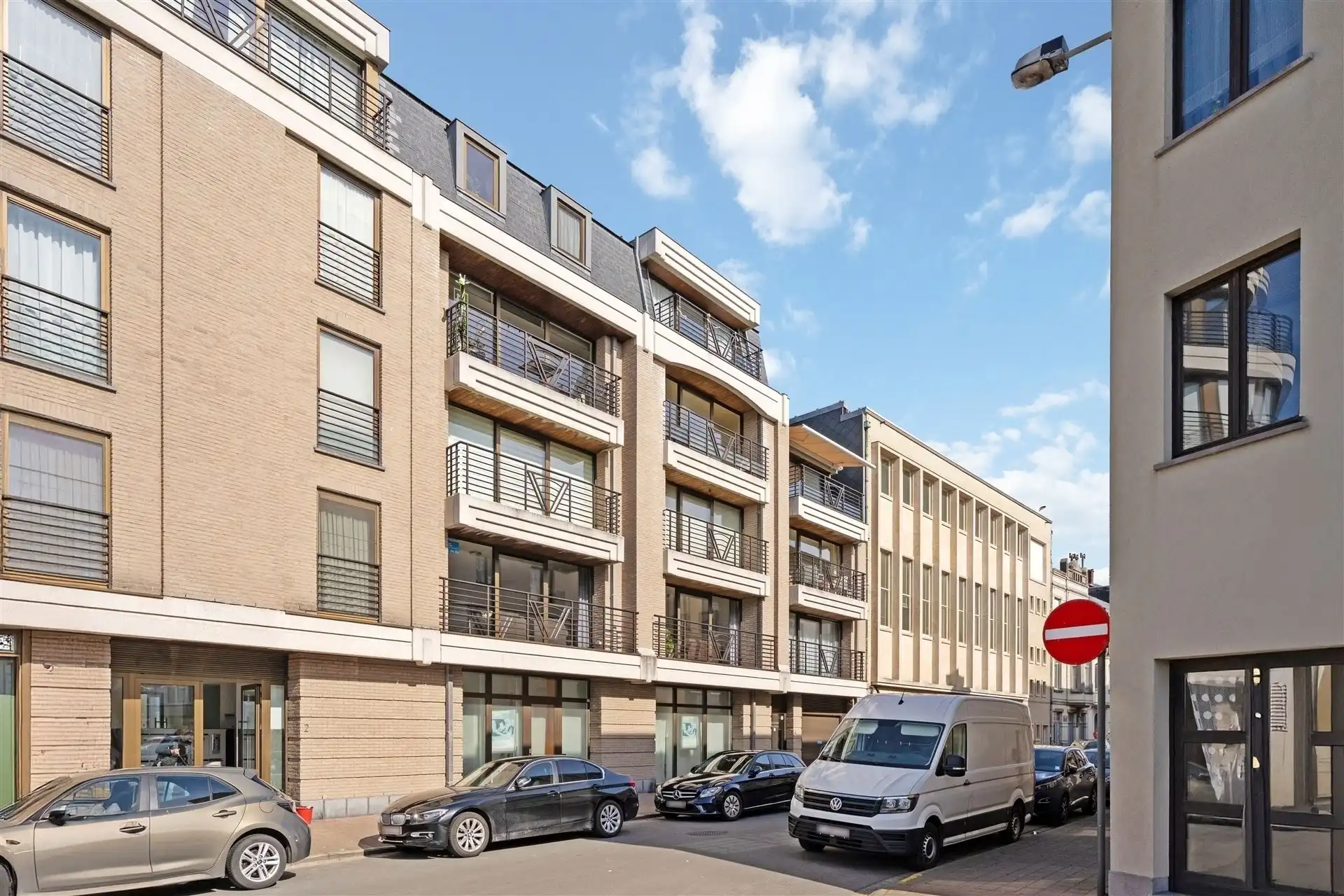 CENTRALE LIGGING / STAANPLAATS foto 26