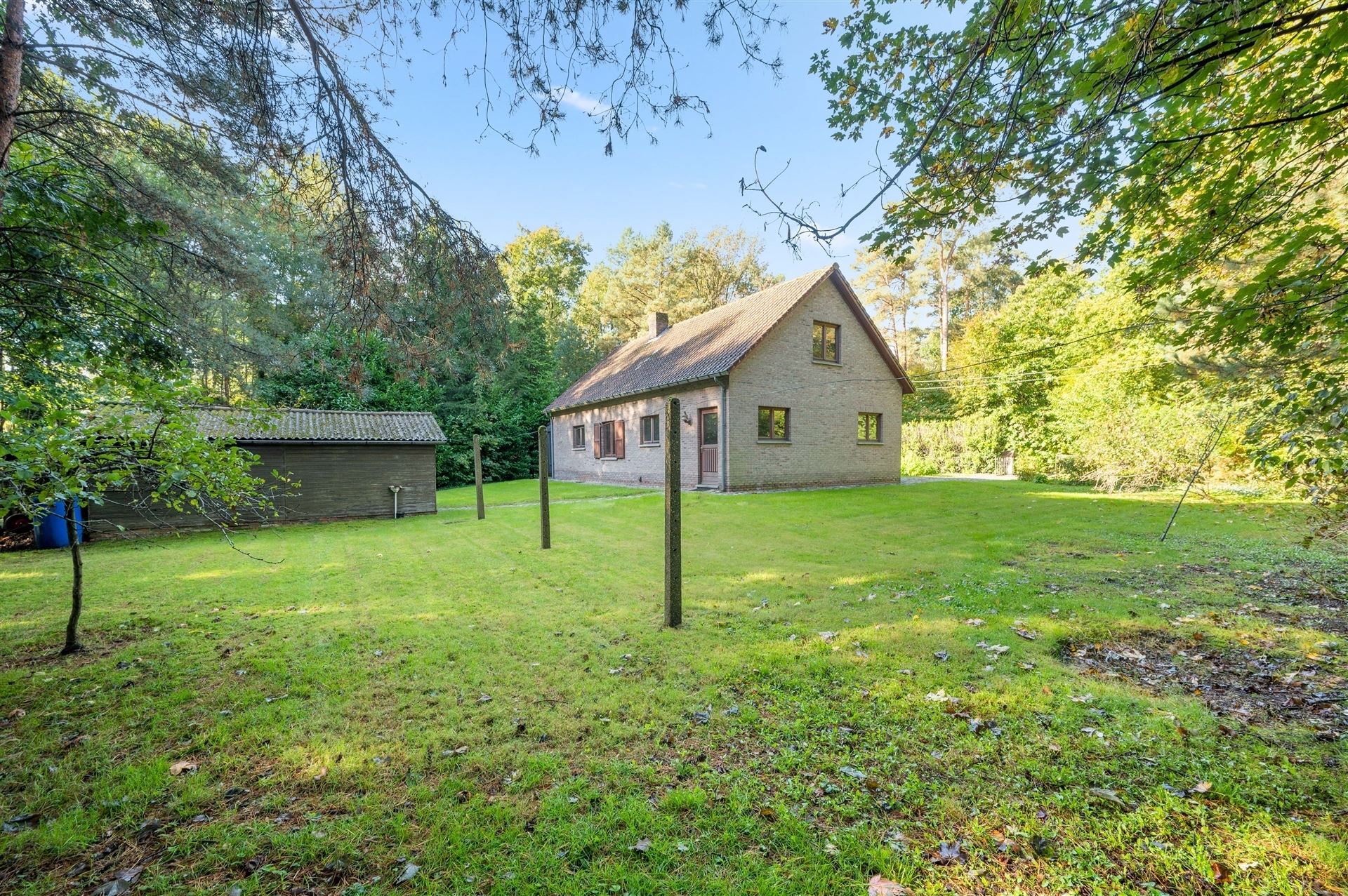 Op te frissen woning gelegen op een prachtig perceel van 33 are foto 3