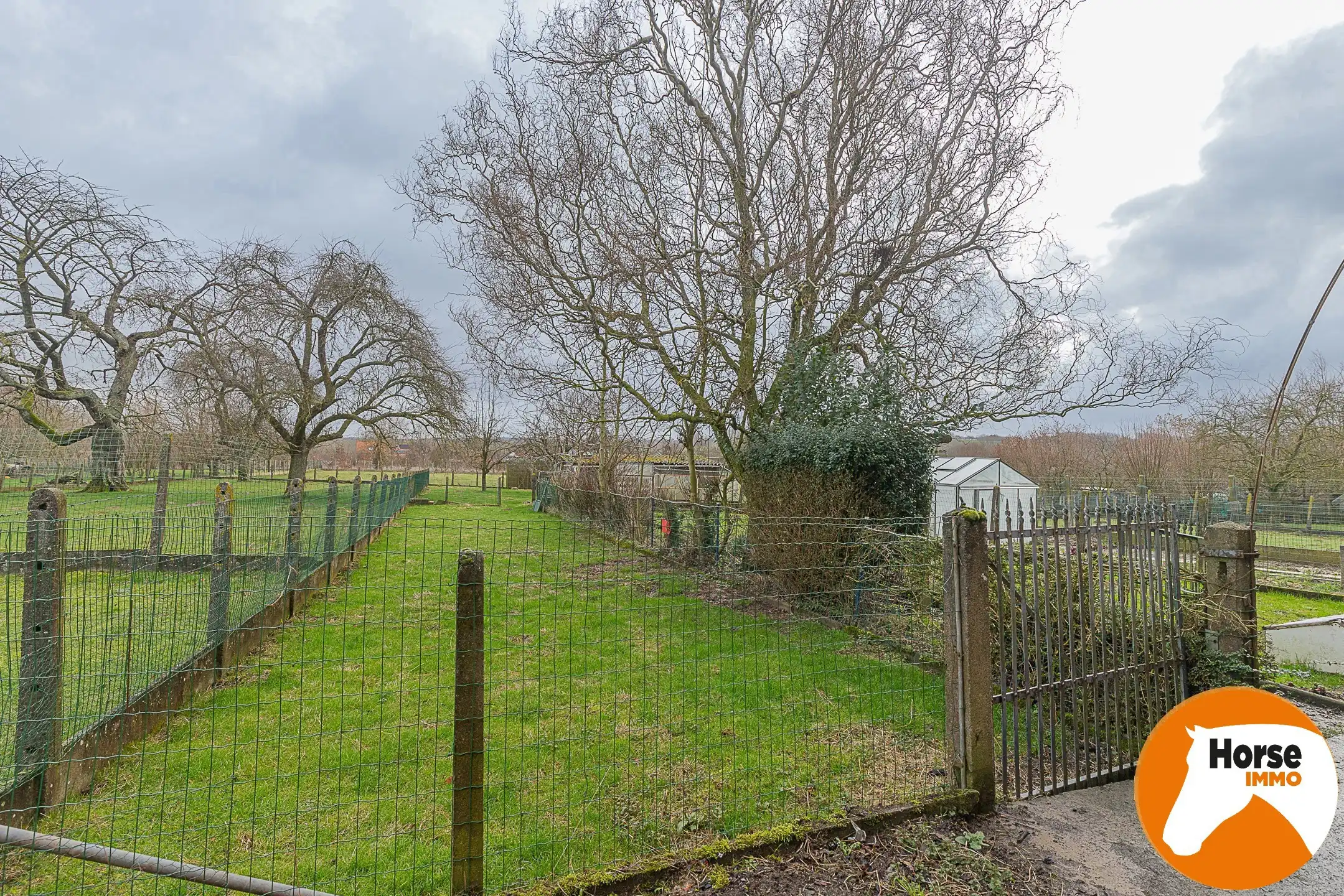 ROZEBEKE - Karakteristieke burgerwoning met loods foto 25