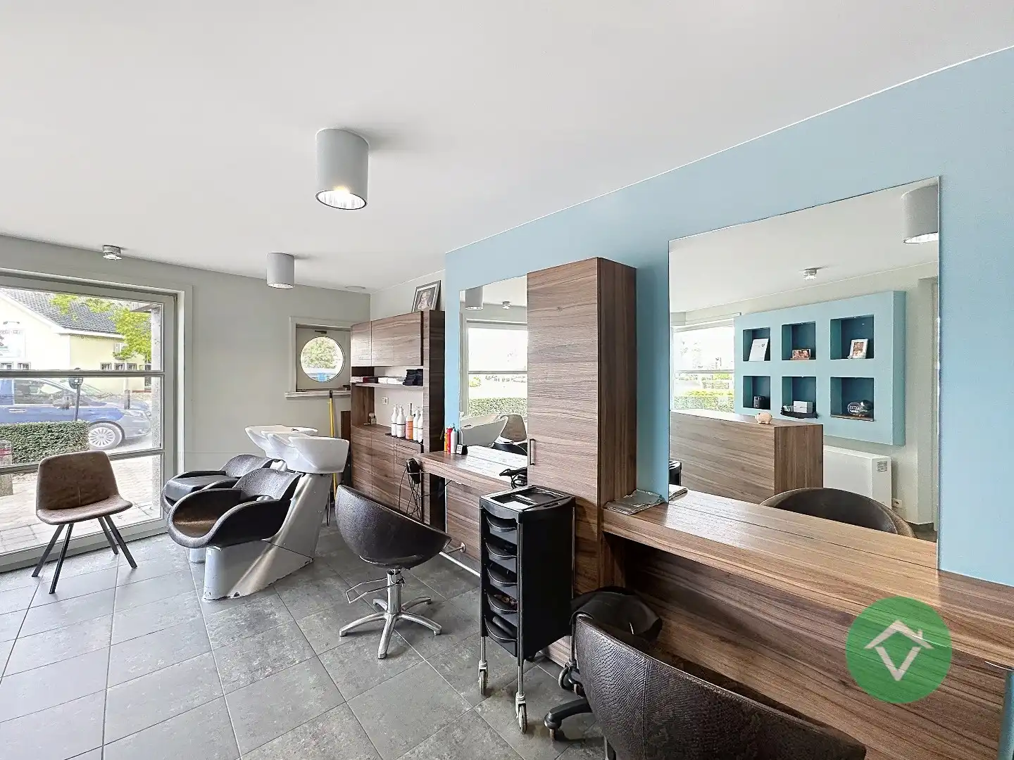 Volledig gerenoveerd handelspand met woonst en garage te Koekelare foto 27