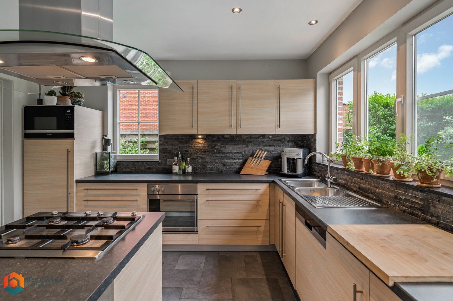 Stijlvolle en energiezuinige woning met 5 Slpkrs op een ruim perceel van 1370 m² foto 9