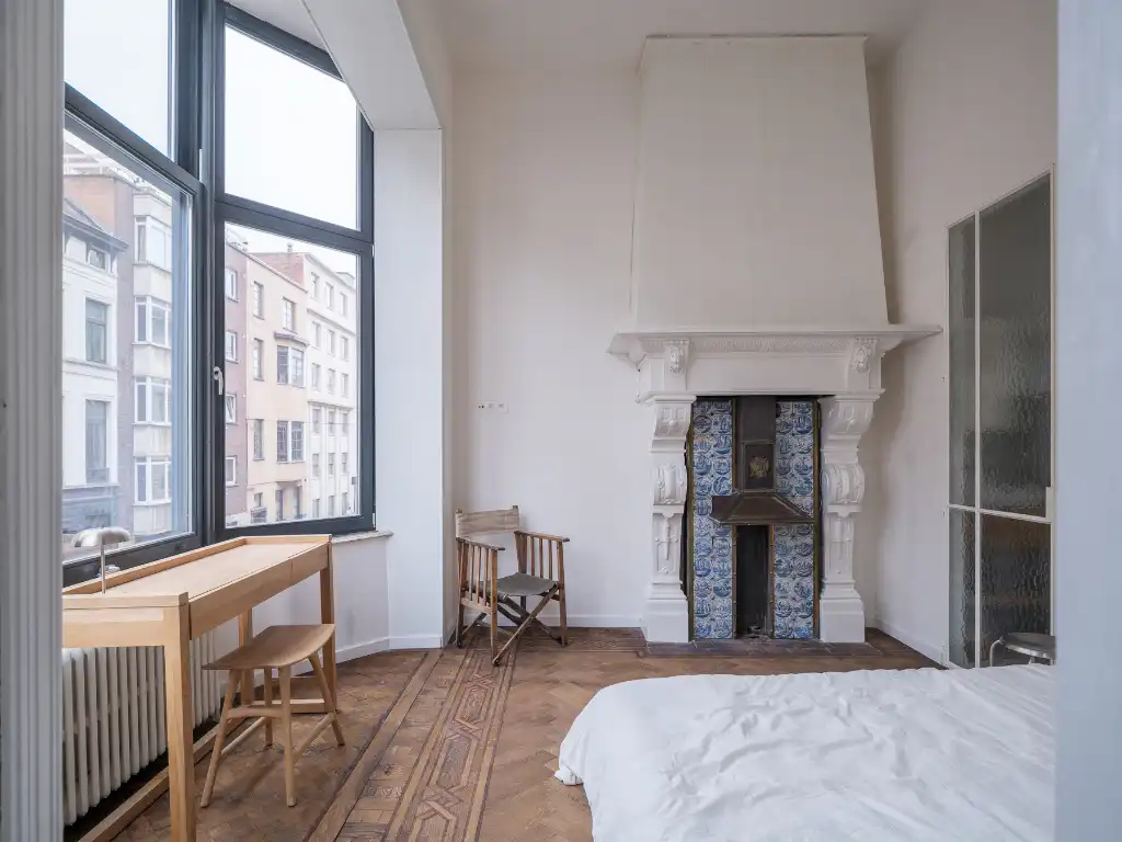 Gerenoveerd tweeslaapkamerappartement met zonnig terras in een voormalige herenwoning, nabij het historisch centrum van Gent. foto 9