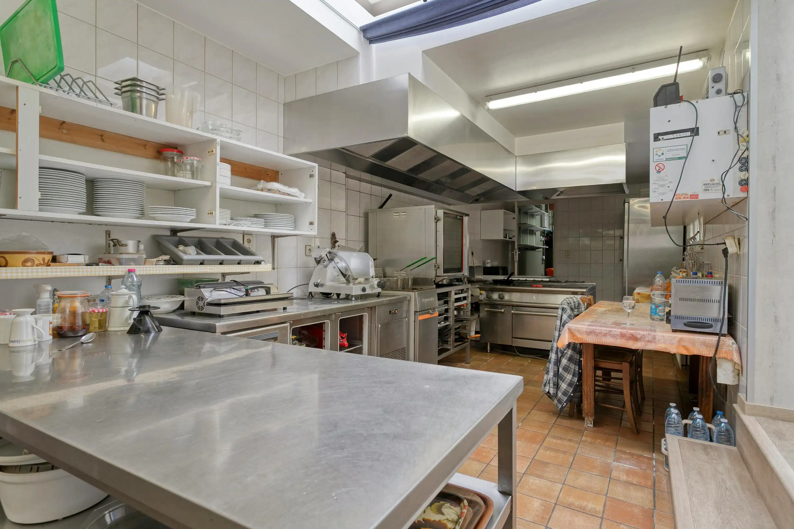 Horecazaak met appartement in Heuvelland te koop foto 19