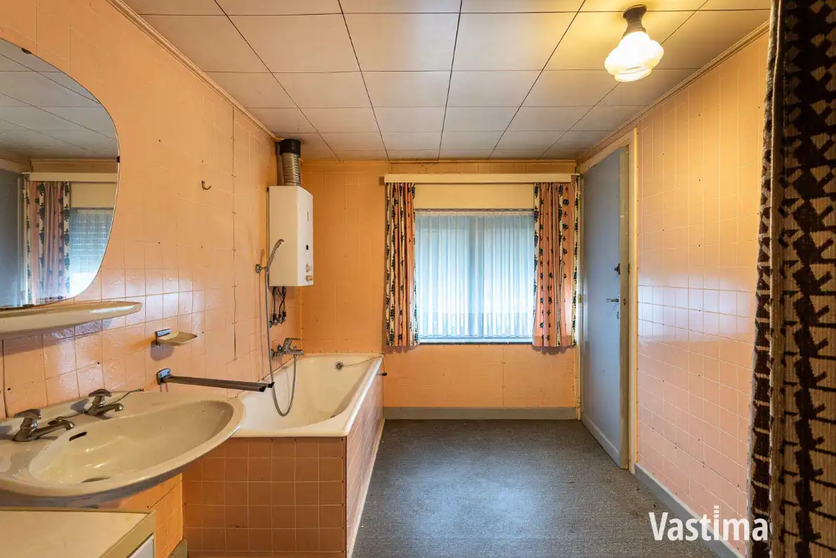 Woning met loods en grote tuin foto 13