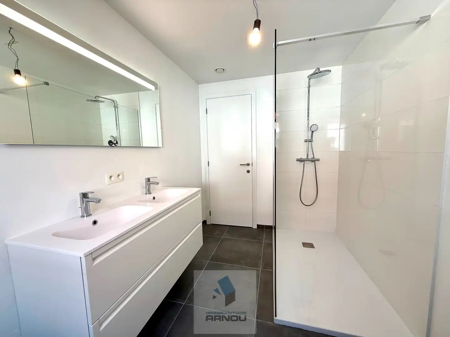 Nieuwbouwwoning met 3 slaapkamers, tuin en carport foto 20