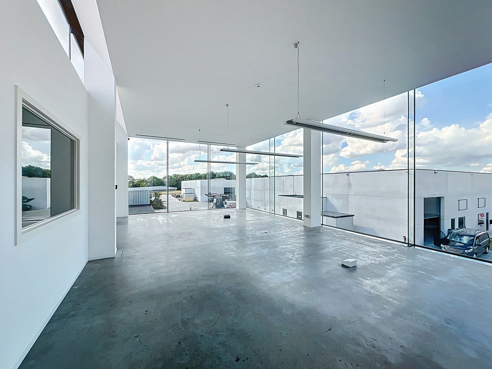 Modern (energiezuinig) KANTOORGEBOUW (± 800m²) met 14 private parkeerplaatsen TE HUUR in Waregem (Beveren-Leie). foto 22