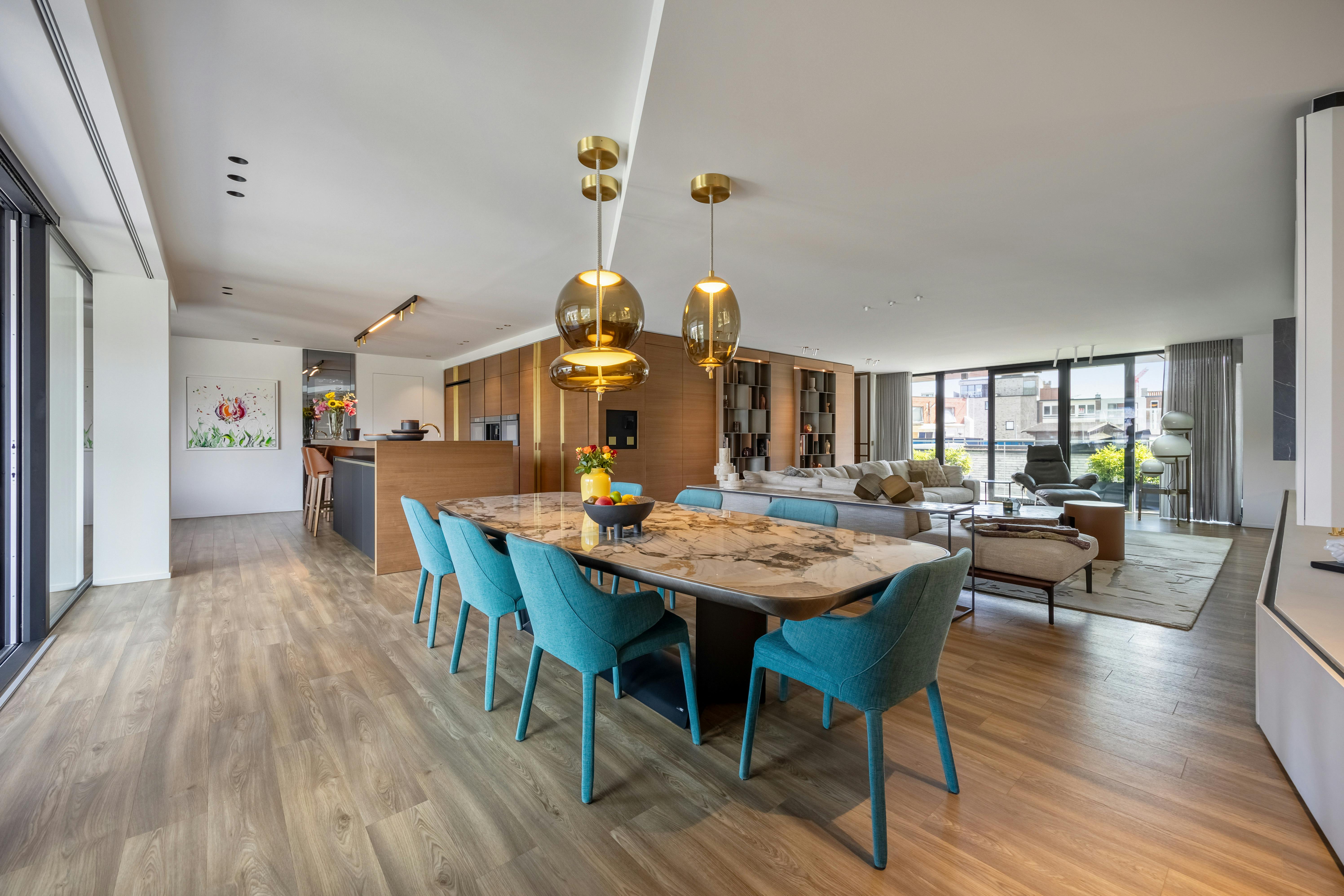Luxe appartement van 235 m² aan de Blauwe Boulevard te Hasselt foto 5
