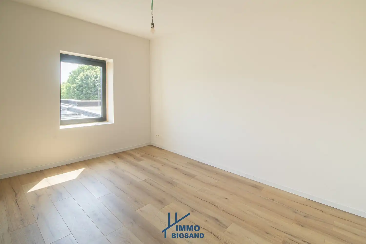 Volledig vernieuwde woning met gloednieuwe aanbouw met 3 slaapkamers, diepe oprit en tuin foto 14
