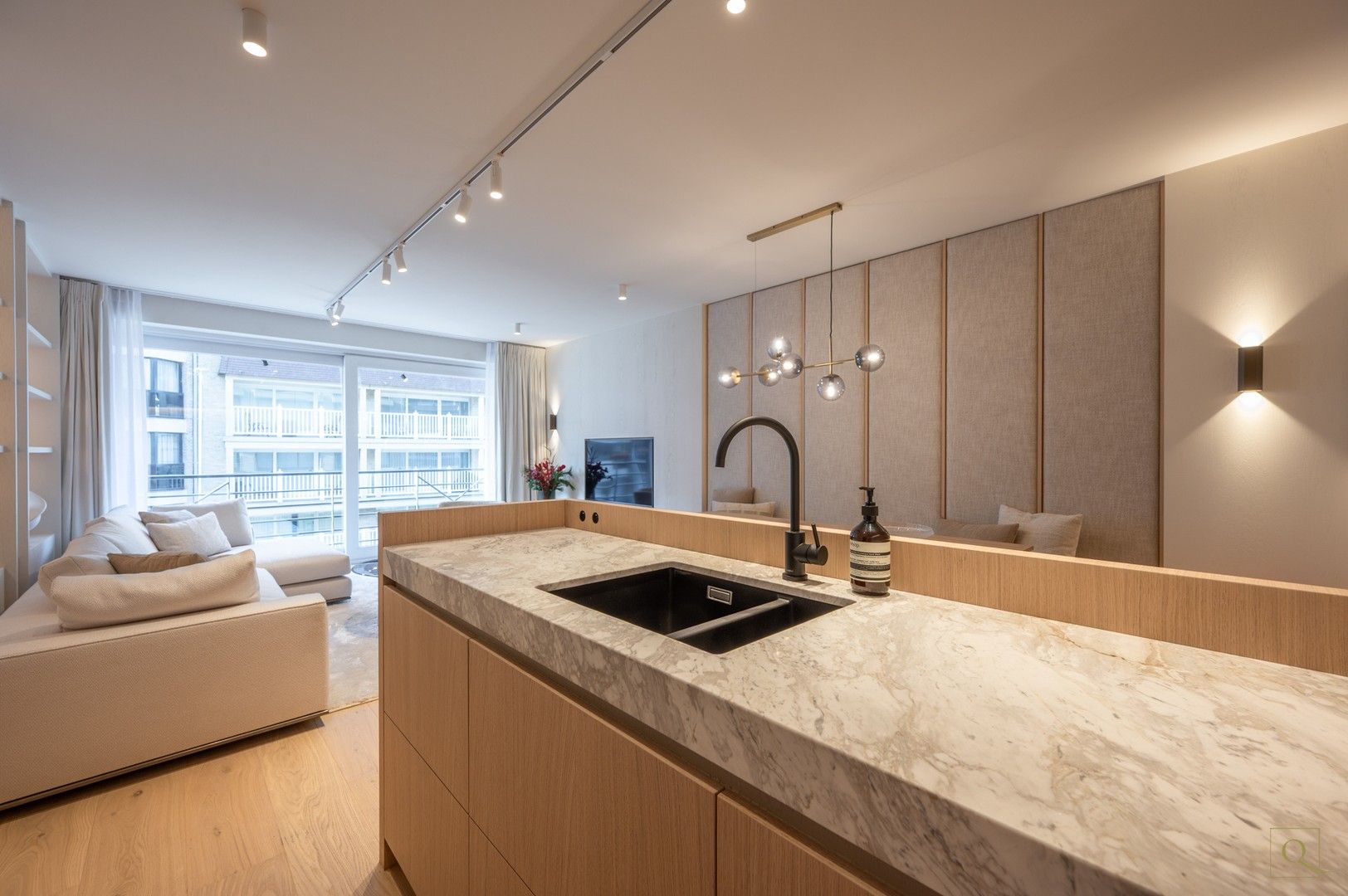 Luxueus gerenoveerde appartement vlakbij de winkels, het strand en de zee. foto 9