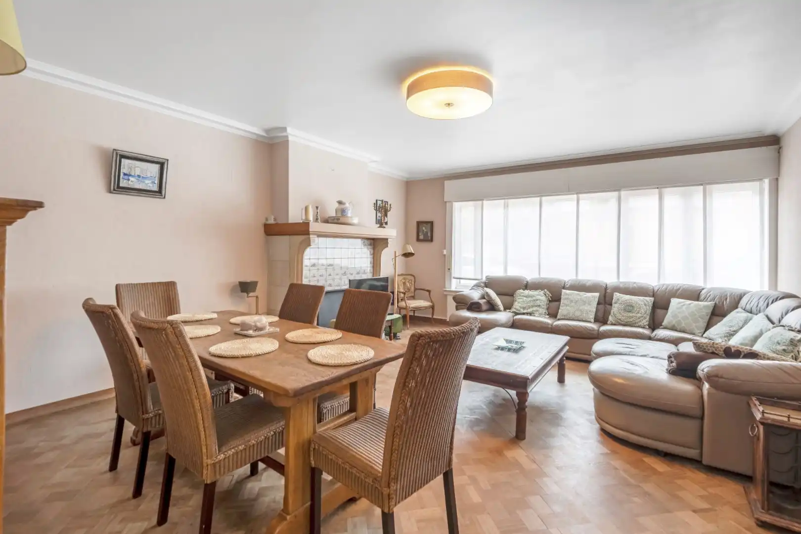 Ruim gelijkvloersappartement met 7,5m gevelbreedte en met binnenkoer 50m² gelegen vlakbij de Dumortierlaan foto 2