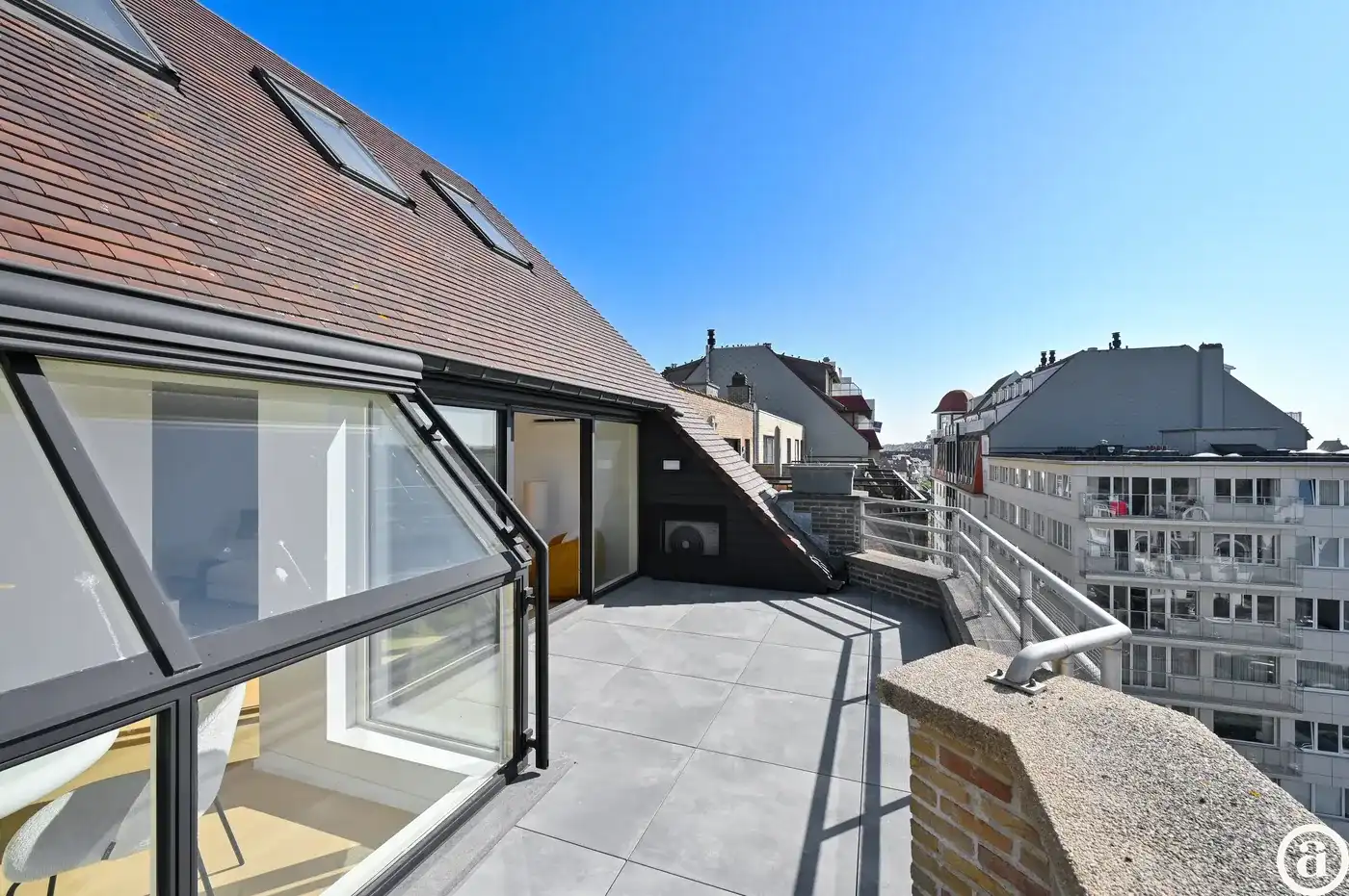 Ruim duplexappartement met 4 slaapkamers en zonneterras.  foto 15