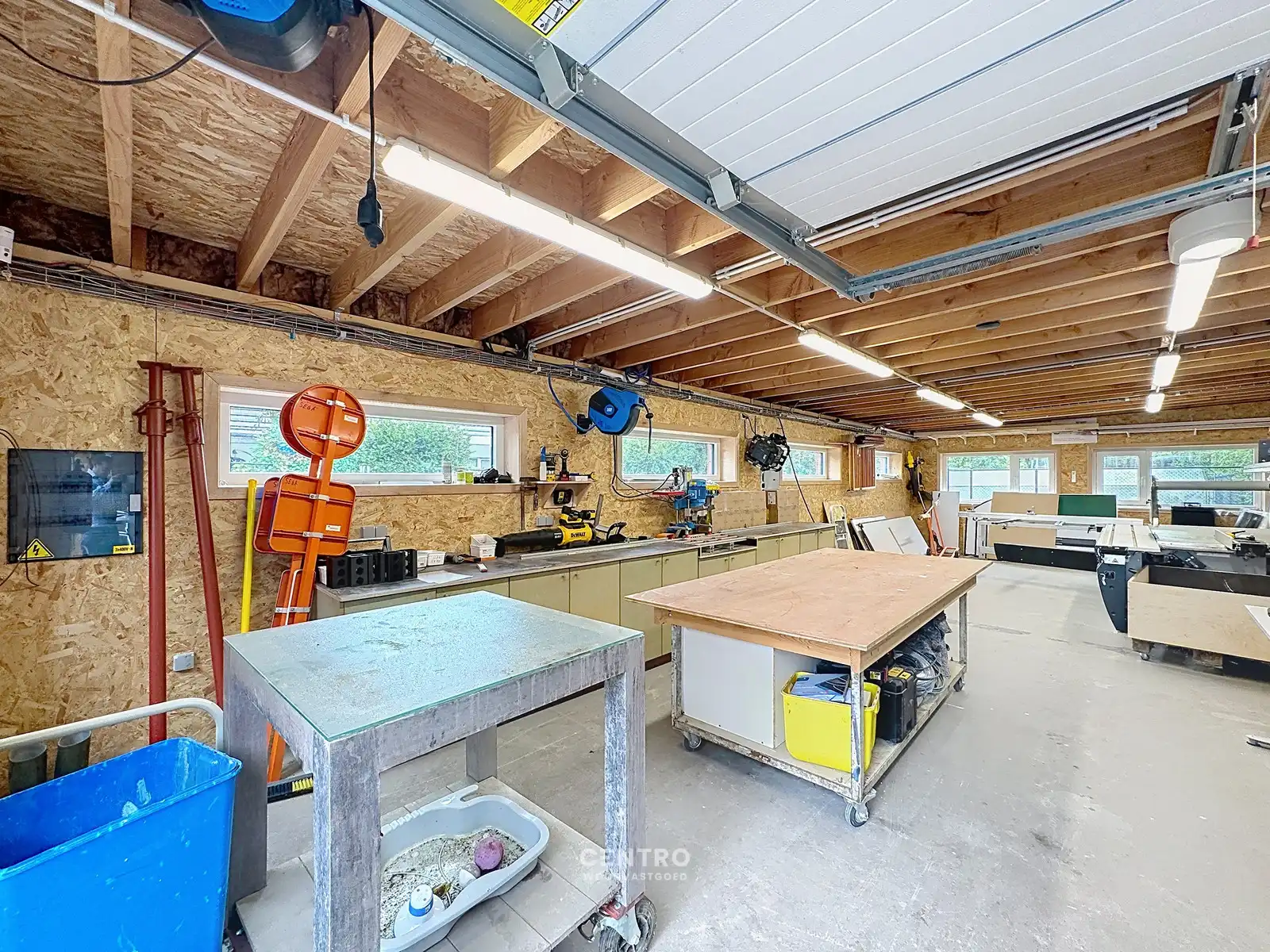 GERENOVEERDE VILLA  met 5 slpks, opslagruimte en ZUIDgerichte tuin! foto 32