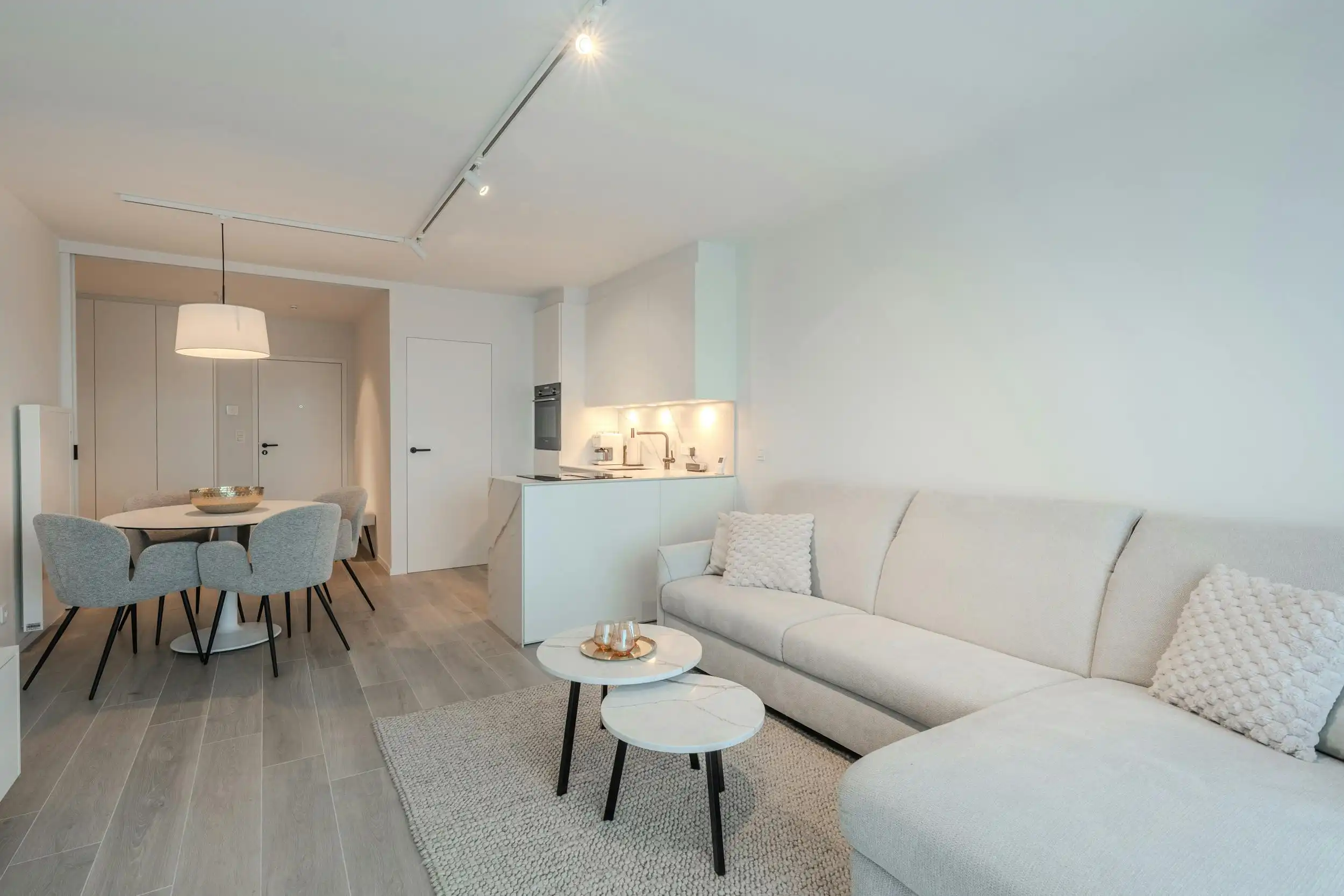 Prachtig gerenoveerd appartement met frontaal zeezicht! foto 10