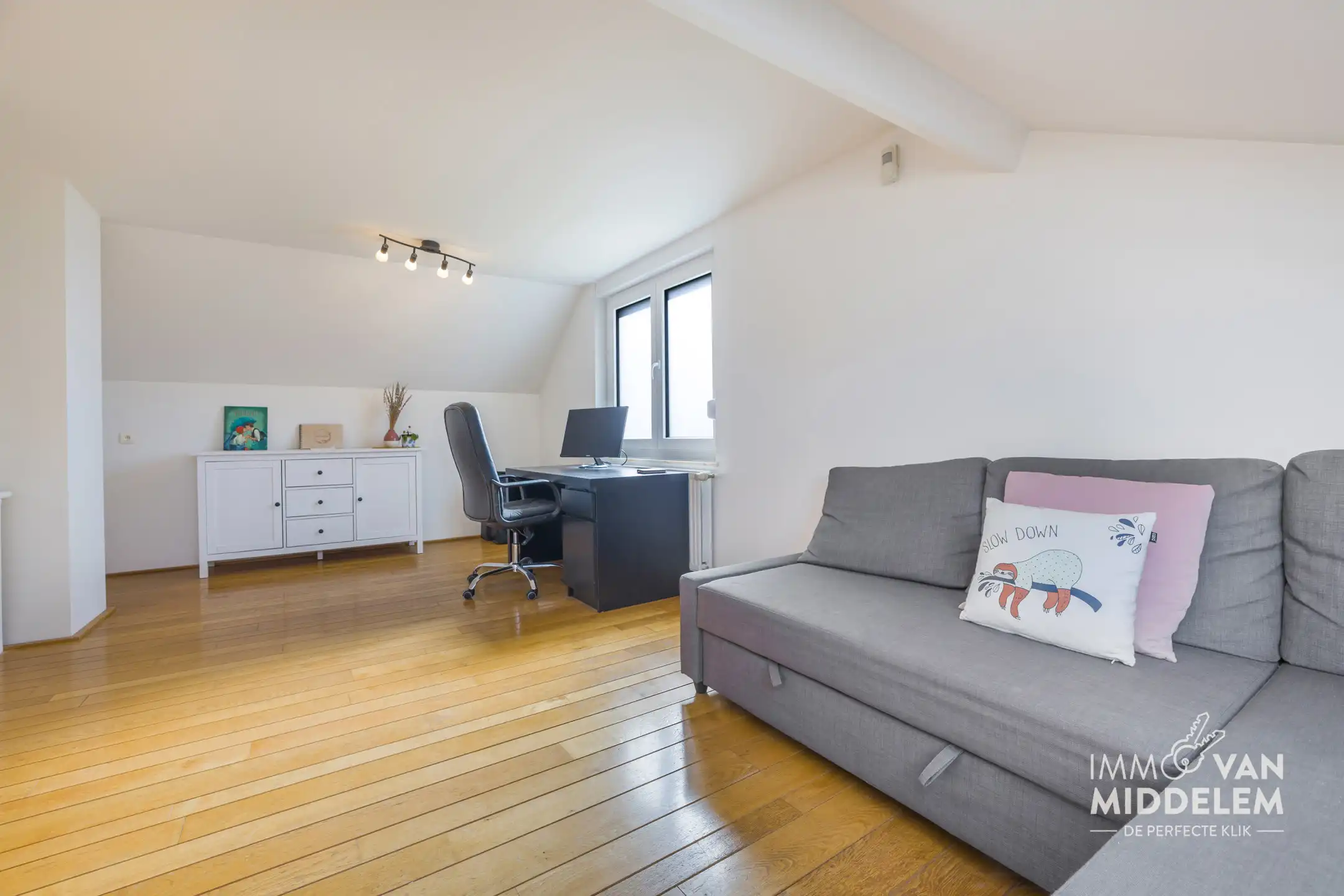 INSTAPKLARE WONING MET 4 KAMERS, TUIN EN GARAGE foto 9
