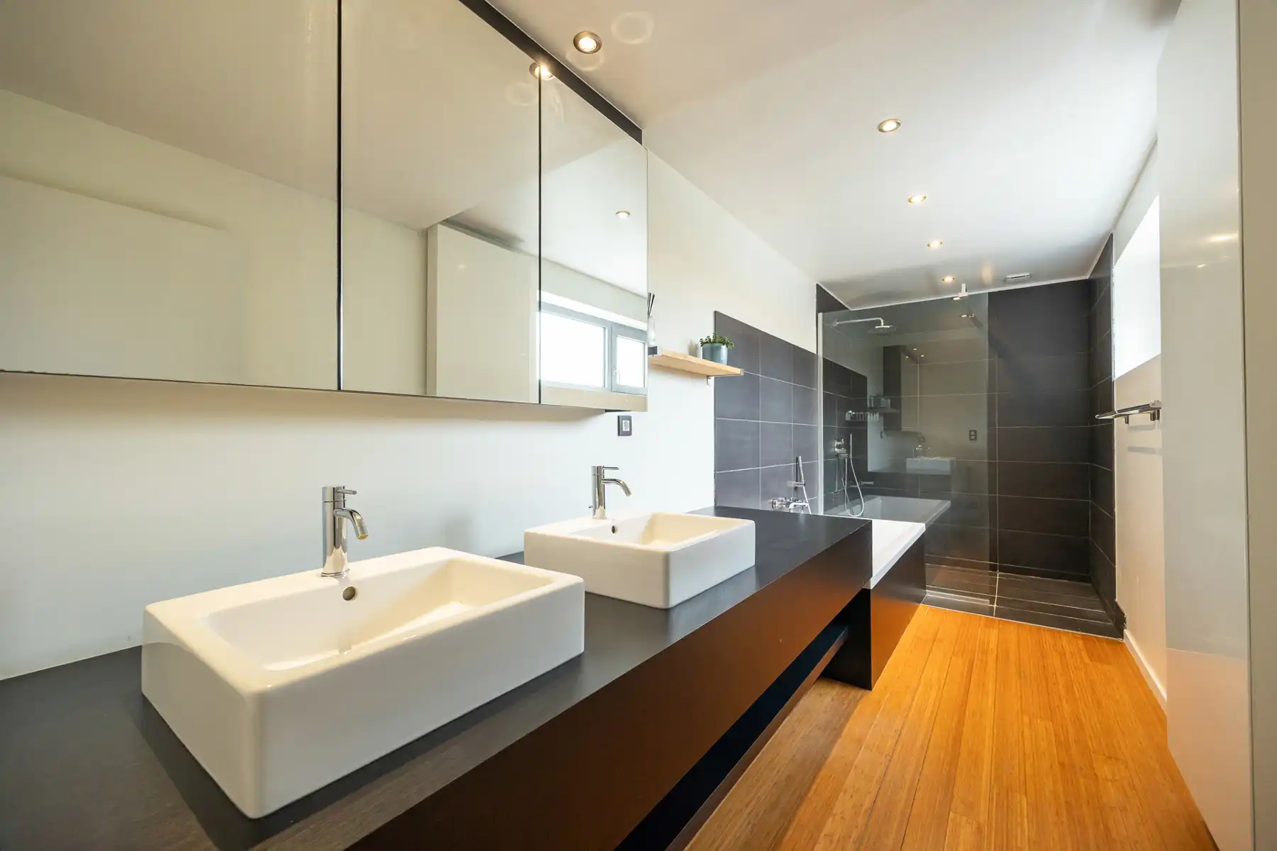 Instapklare woning met drie slaapkamers en moderne afwerking foto 17