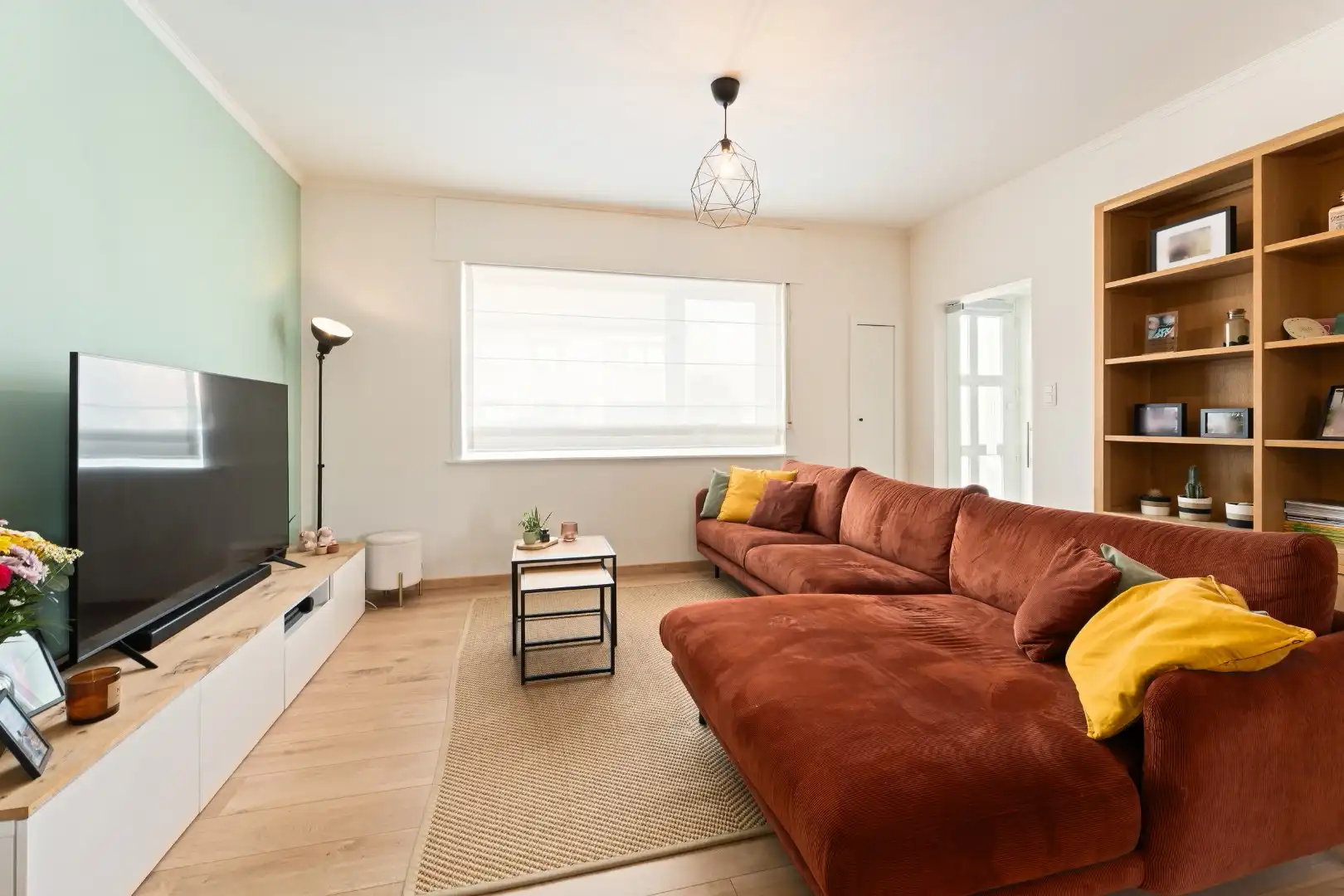 Halfopen bebouwing met tuin op ruim perceel van 806 m² te koop in Nevele foto 2