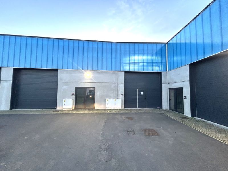 Moderne loods van 173m² met privé parkeerplaats foto 2