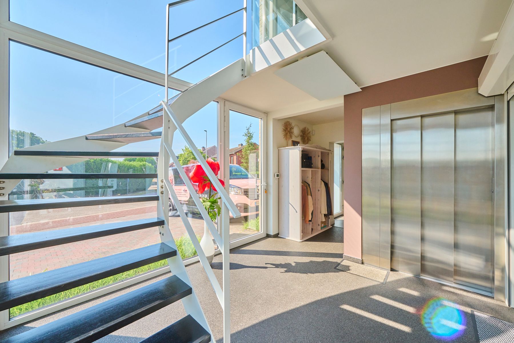Exclusieve woning met handelzaak,appartement, zwembad en lift. foto 26