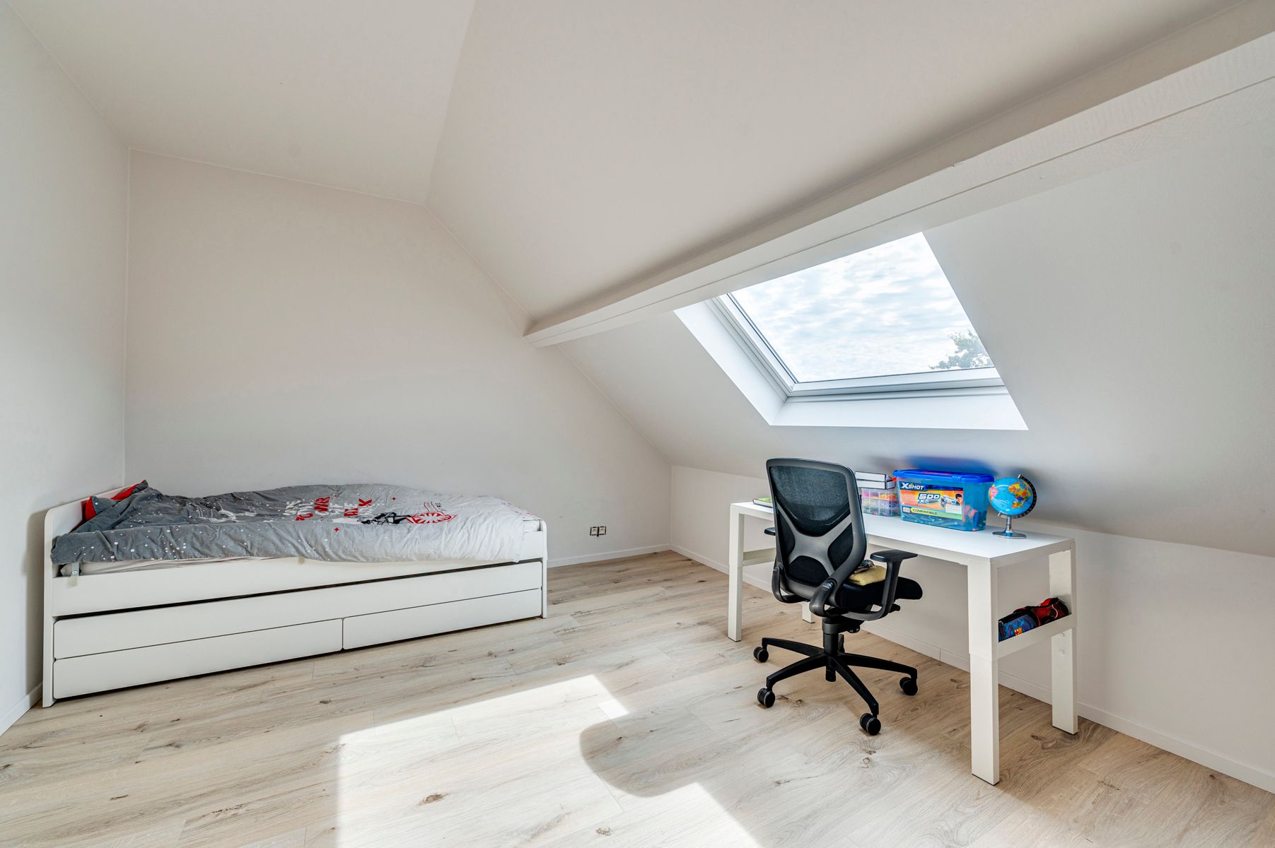 Ruime woning met 4 slaapkamers en tuin foto 13