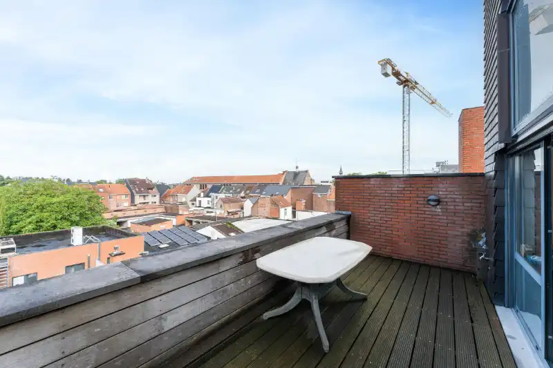 Ruim duplex dakappartement met twee slaapkamers nabij de Grote Markt foto 6