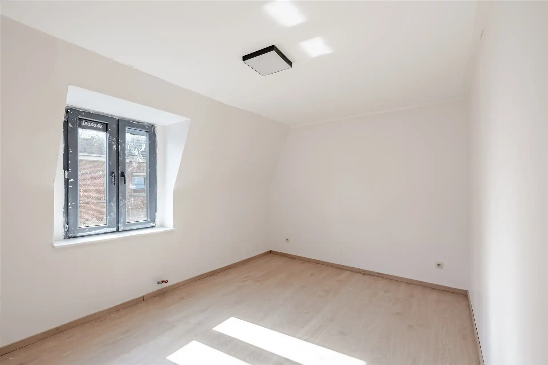 Vernieuwde gezinswoning op diep perceel van 405 m² foto 6