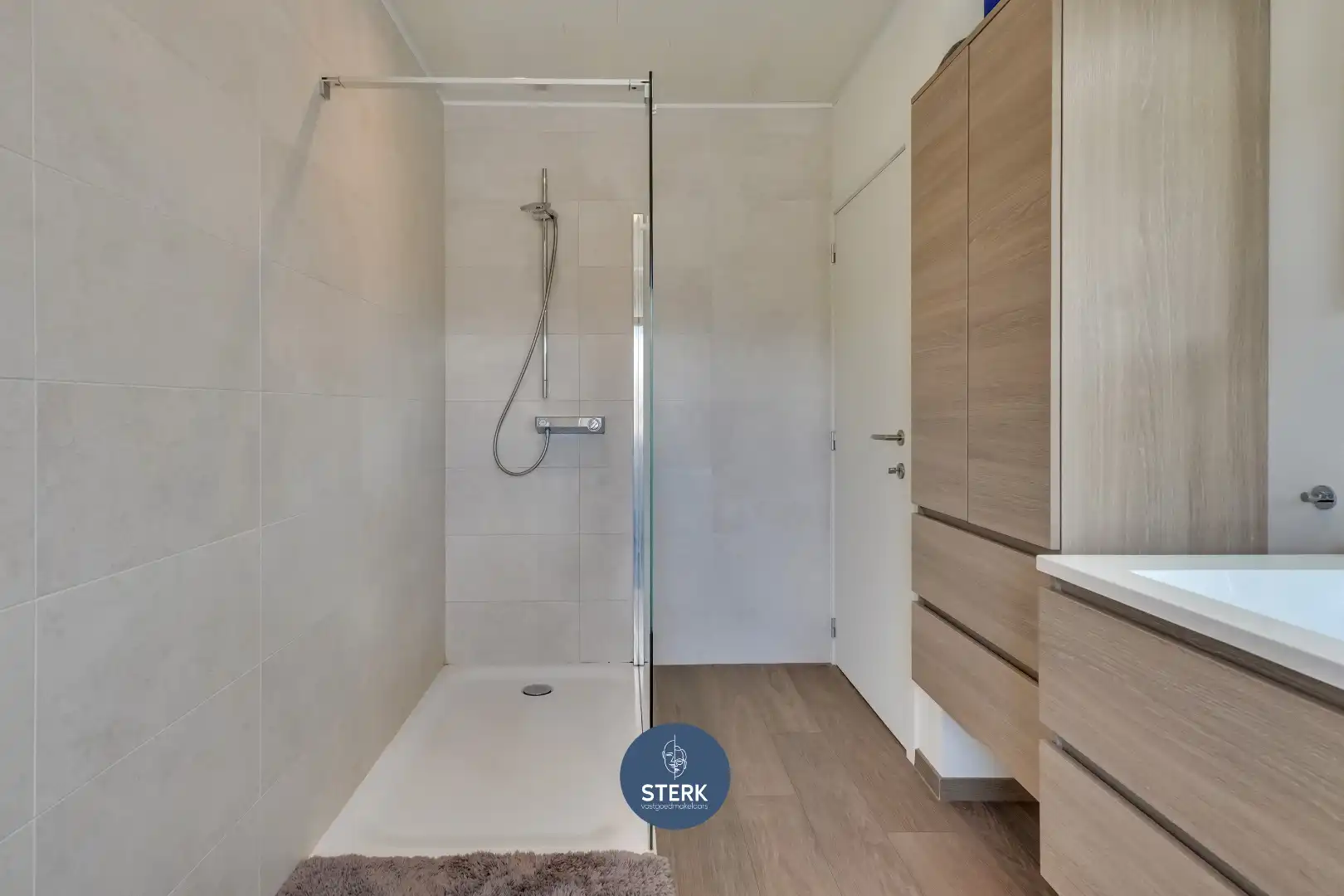 INSTAPKLARE WONING MET 3 SLPKS OP EEN CENTRALE LOCATIE TE MAASMECHELEN !  foto 15