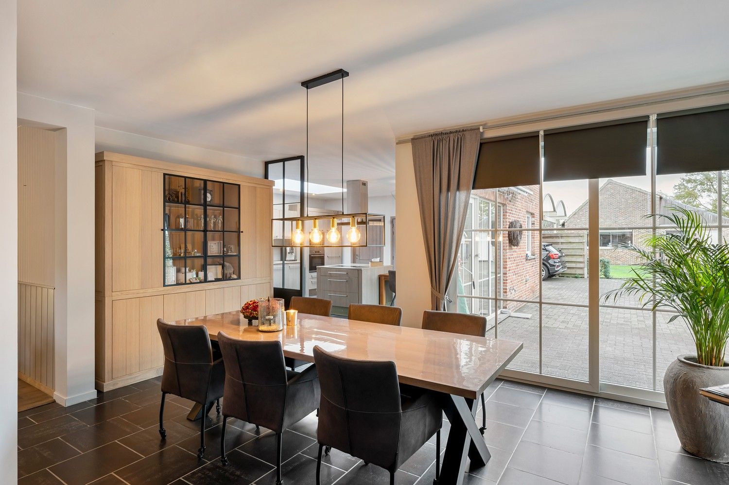 Ruime, instapklare pastorijwoning met bijgebouw op 1 180 m². foto 8