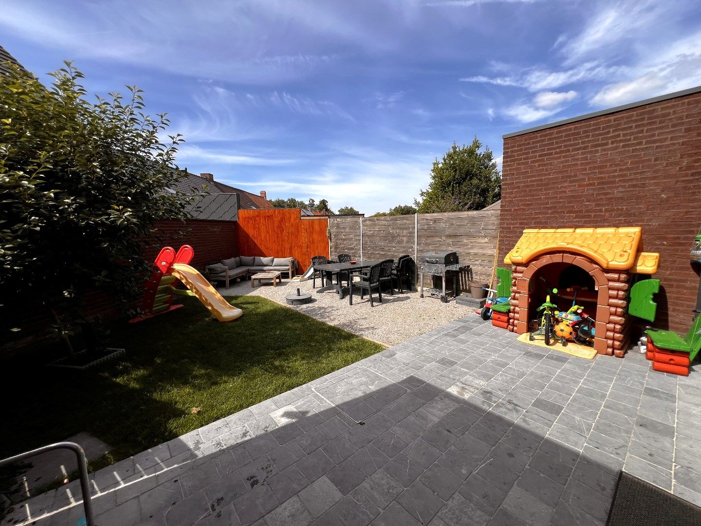 INSTAPKLARE WONING MET 3 SLAAPKAMERS, GARAGE EN TUIN IN ZONNEBEKE foto 3