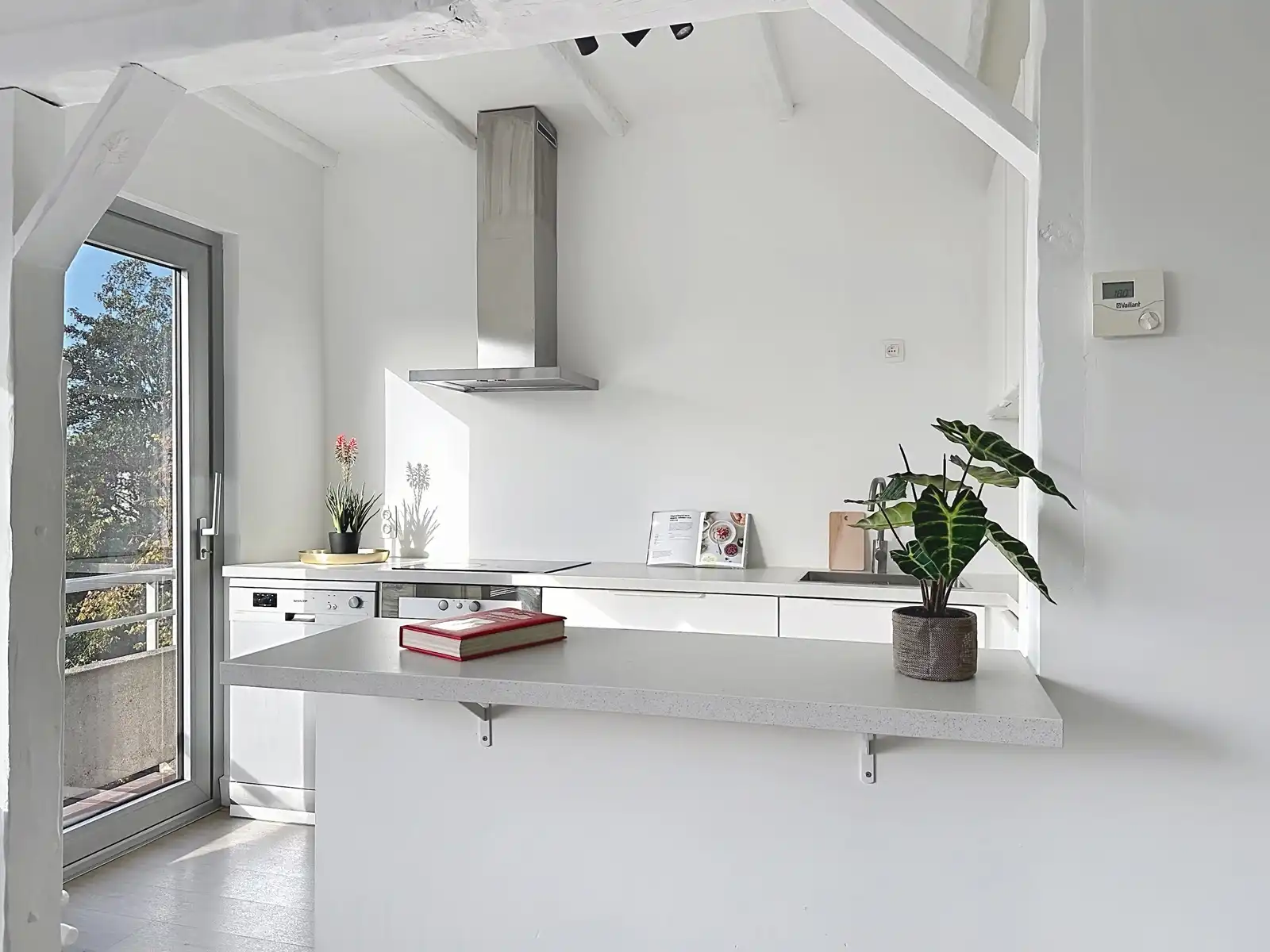 Instapklaar appartement met 3 kamers op een toplocatie! foto 36