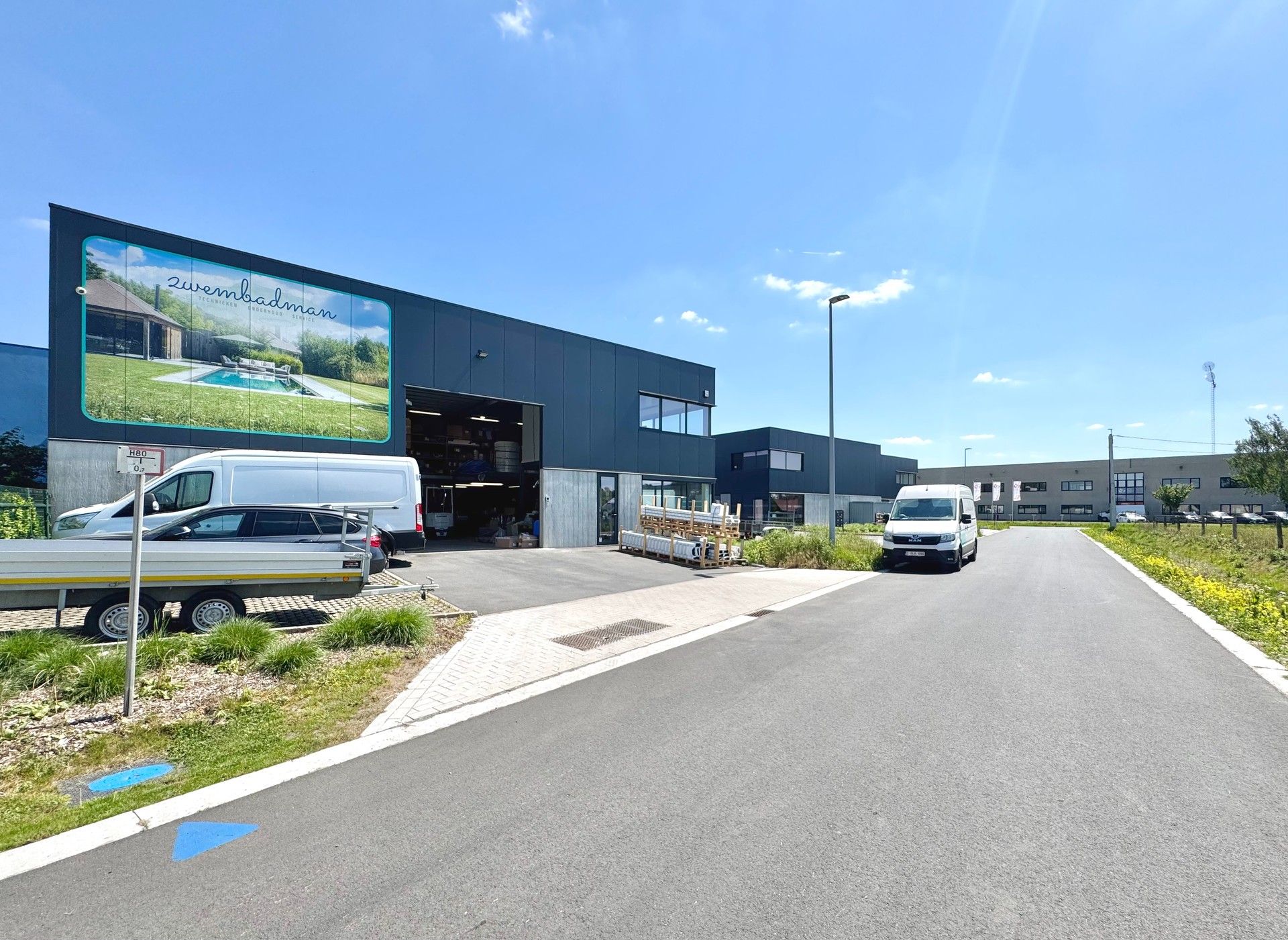 MAGAZIJN MET BURELEN/ SHOWROOM foto 18