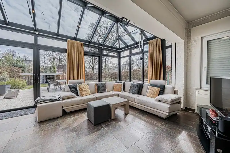 Karaktervolle, statige villawoning met 3 à 4 slpks en royale tuin foto 11