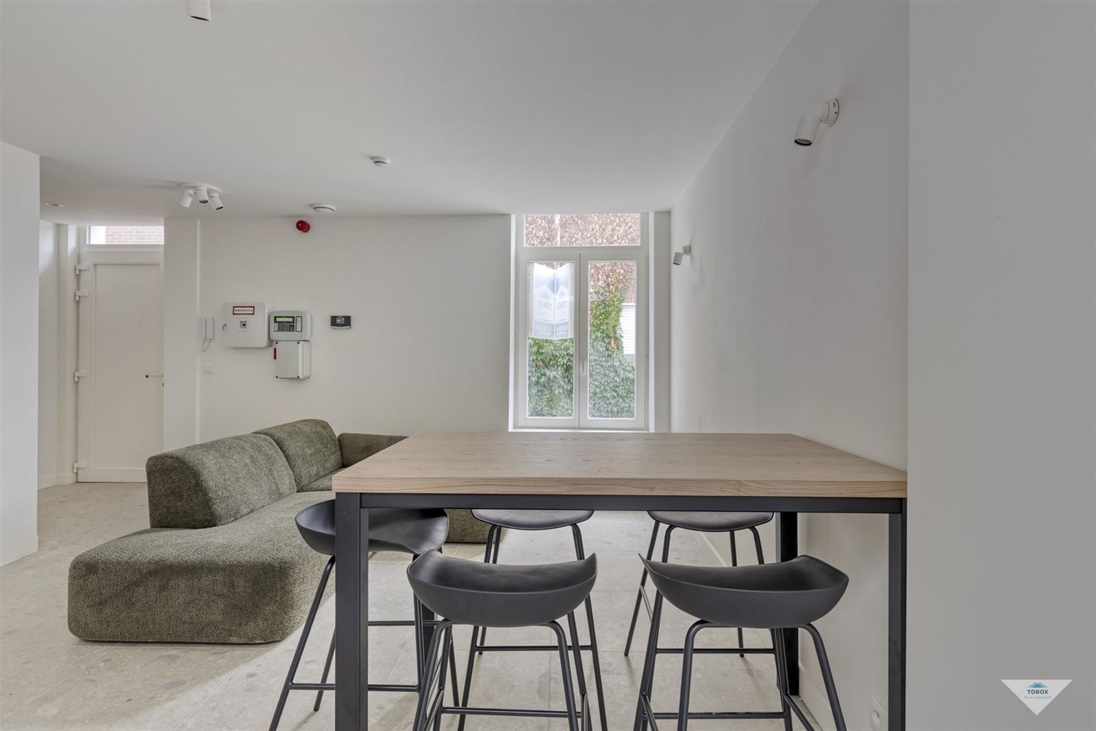 Instapklaar nieuwbouw-studentenhuis met 5 bemeubelde kamers foto 2