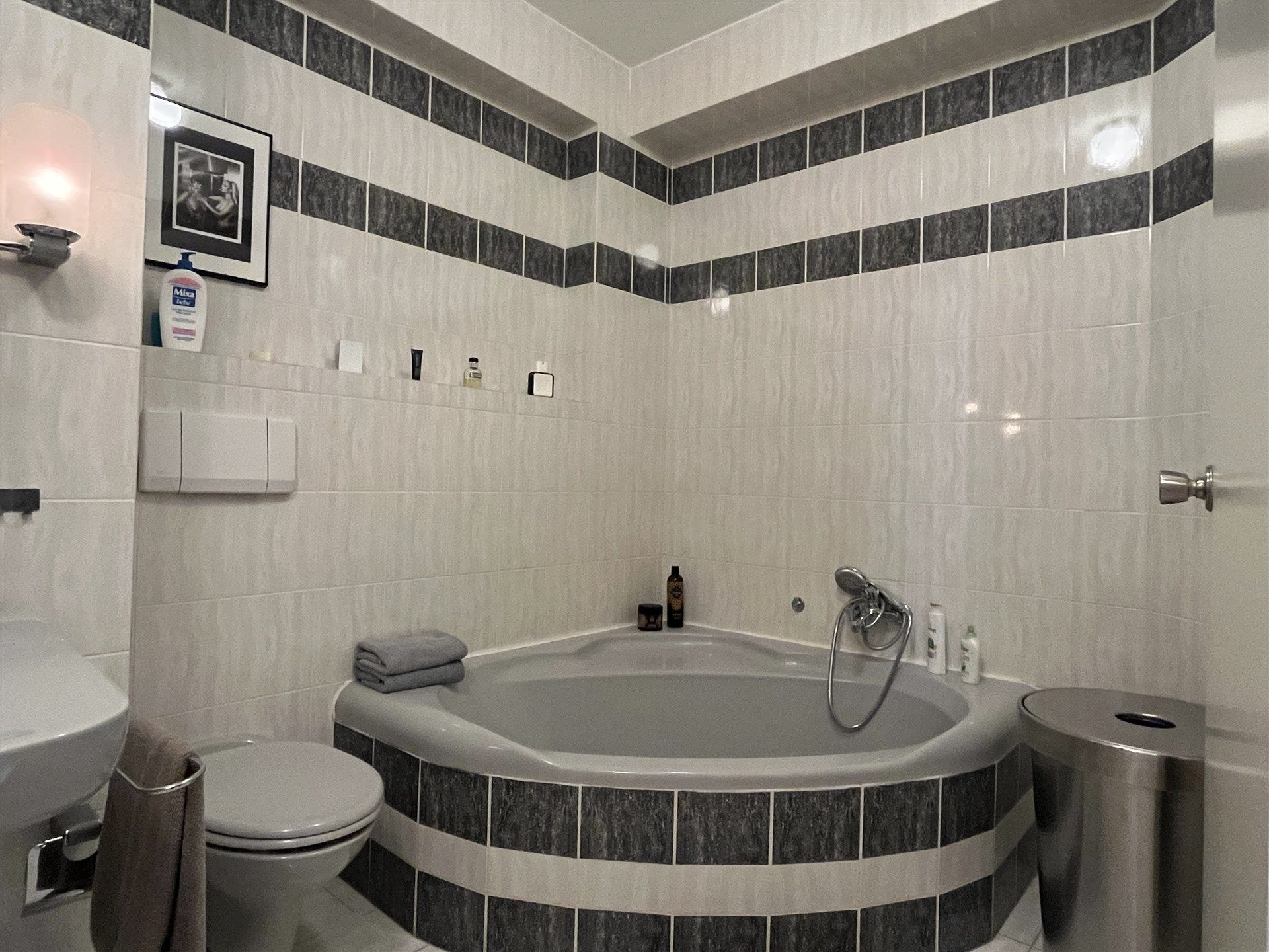 Appartement met terras op zeer gunstige locactie!  foto 7