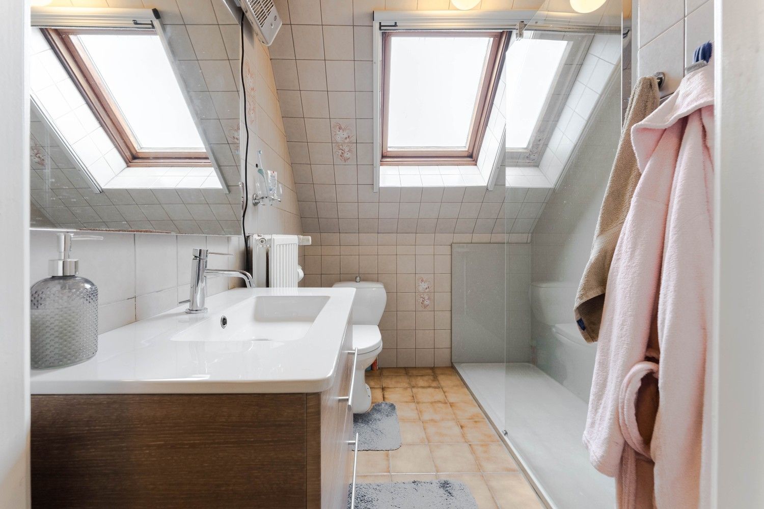 Mooie instapklare woning op 1170m² dichtbij de grens! foto 23