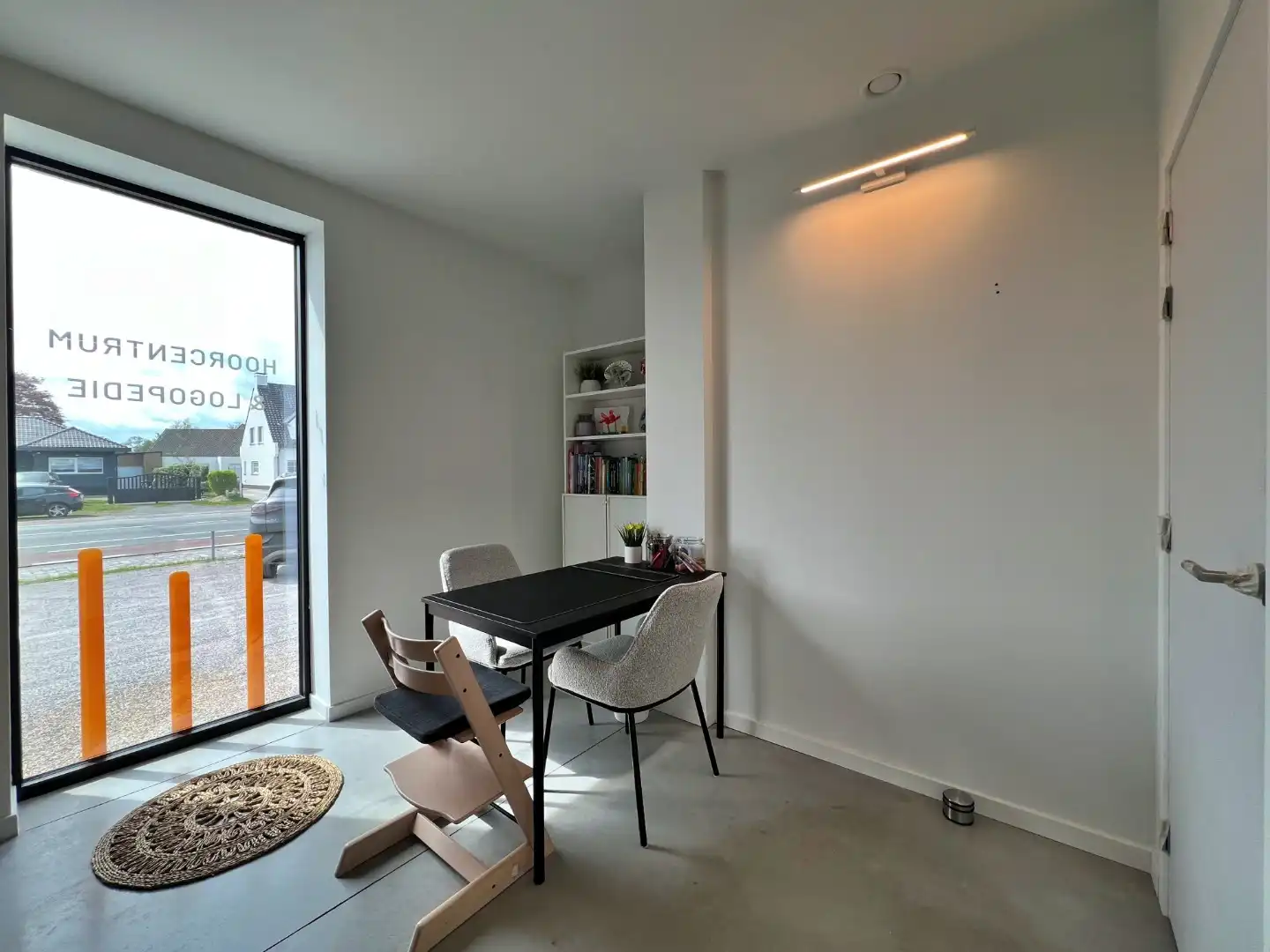 Instapklaar handelspand / praktijkruimte met uitstekende zichtbaarheid te Lievegem foto 7