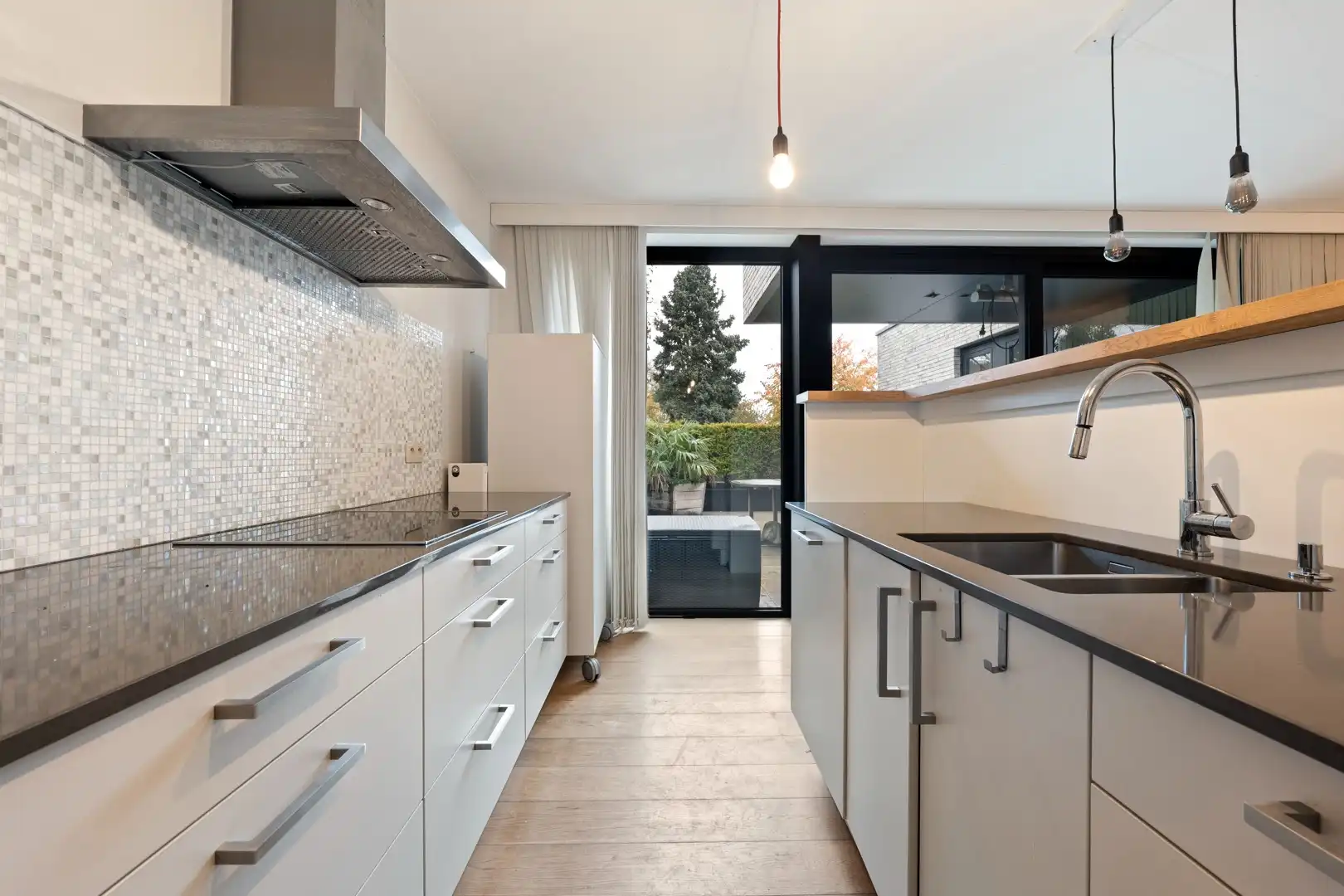 MODERN GELIJKVLOERS APPARTEMENT MET TERRAS EN STAANPLAATS IN SINT-TRUIDEN foto 11