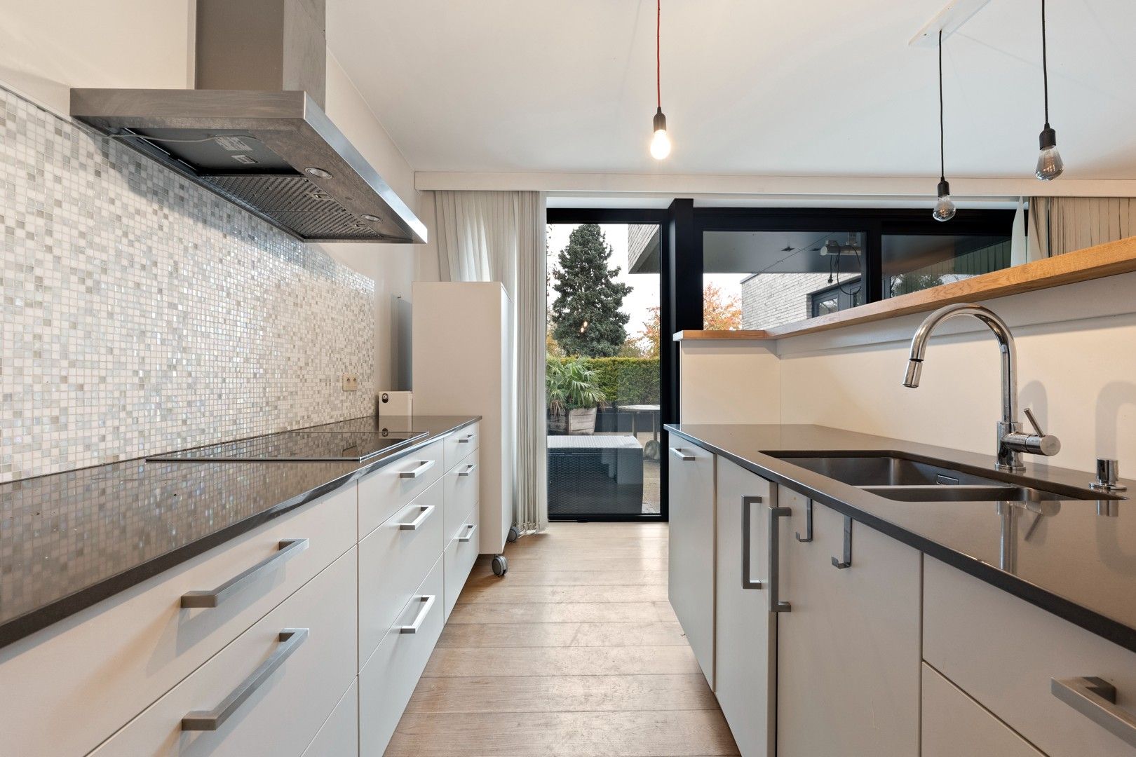 MODERN GELIJKVLOERS APPARTEMENT MET TERRAS EN STAANPLAATS IN SINT-TRUIDEN foto 11