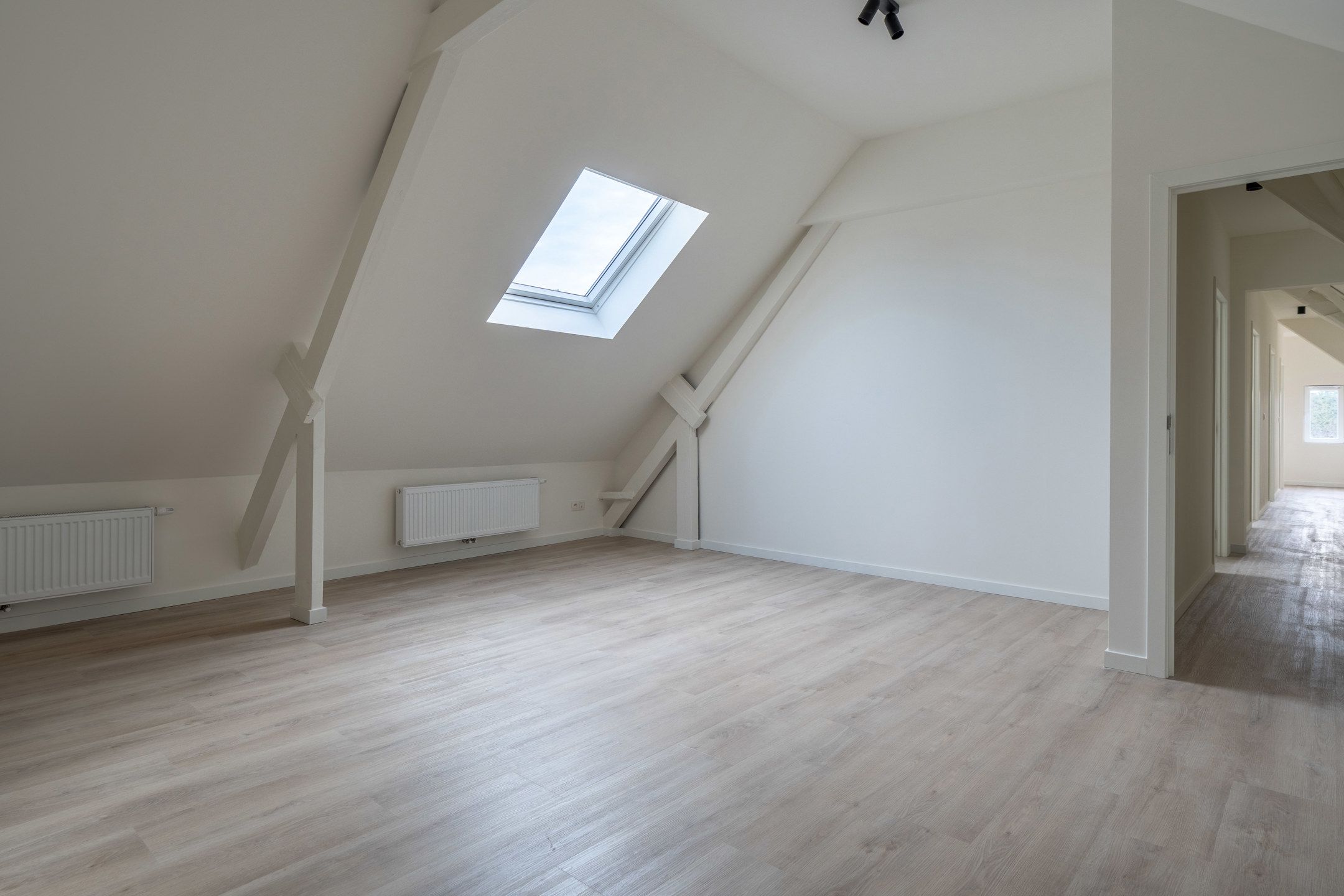 Gerenoveerde woning met 4 slaapkamers op 375m² te Arendonk. foto 30