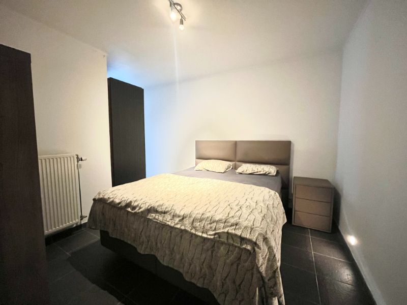 GELIJKVLOERS APPARTEMENT MET TWEE SLAAPKAMERS EN TUIN foto 5