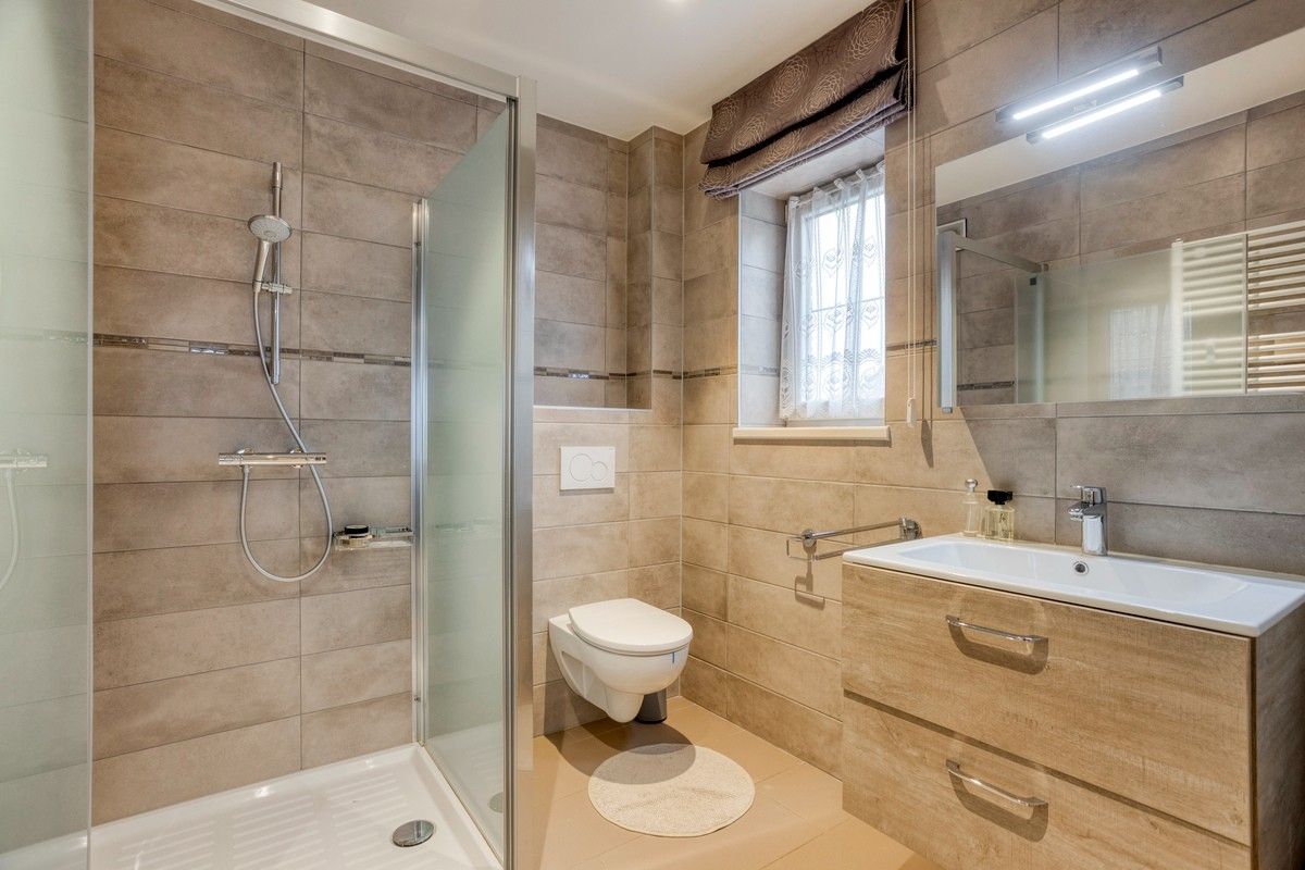 Zeer ruime villa van ca. 475m² - 6 kamers - 3 badkamers (mogelijks kangoeroewoning) nabij centrum Overijse foto 9