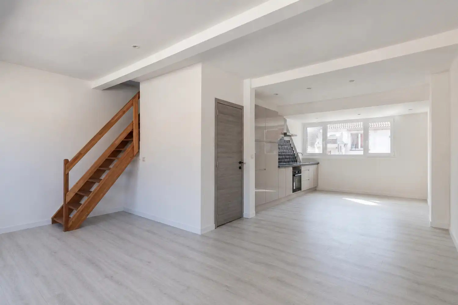 Hoofdfoto van de publicatie: Instapklaar éénslaapkamer appartement vlakbij het centrum, strand en openbaar vervoer