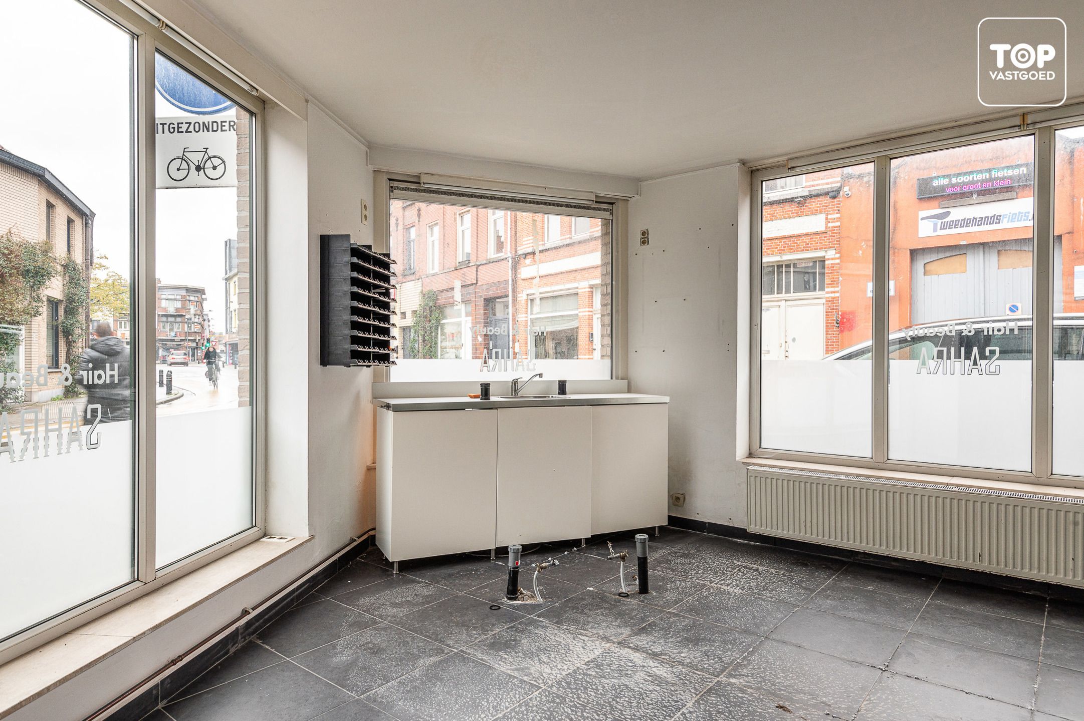 Commercieel interessant gelegen handelspand. Zeer interessant als opbrengsteigendom. foto 7