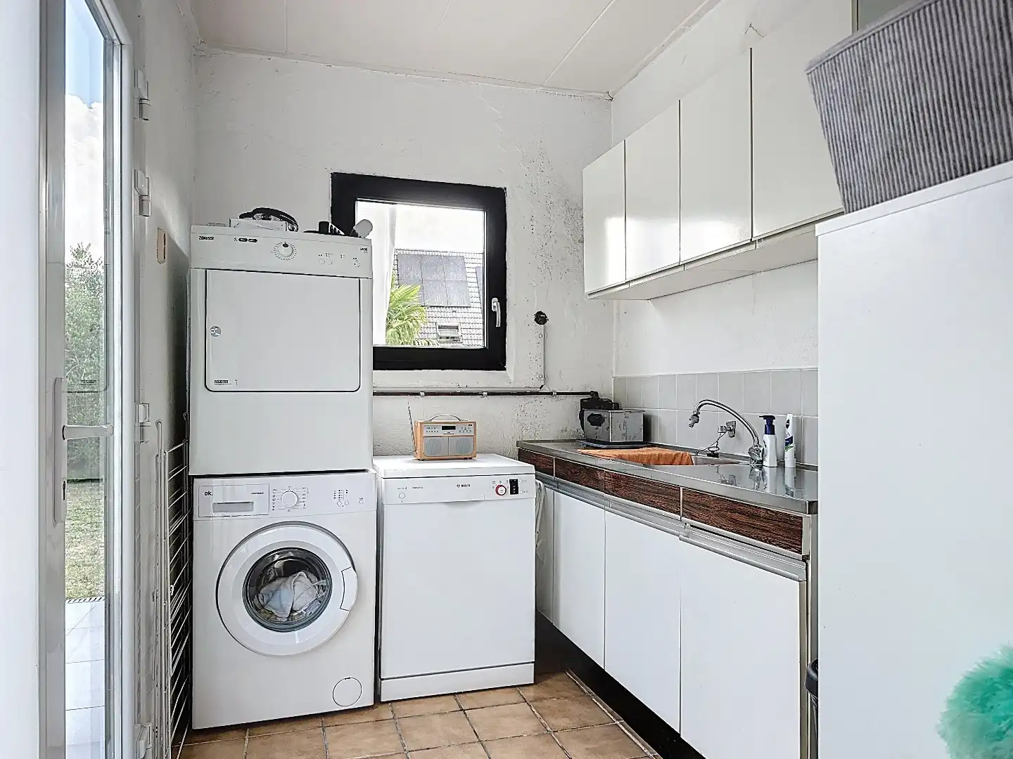 Ruime hoekwoning nabij centrum foto 23