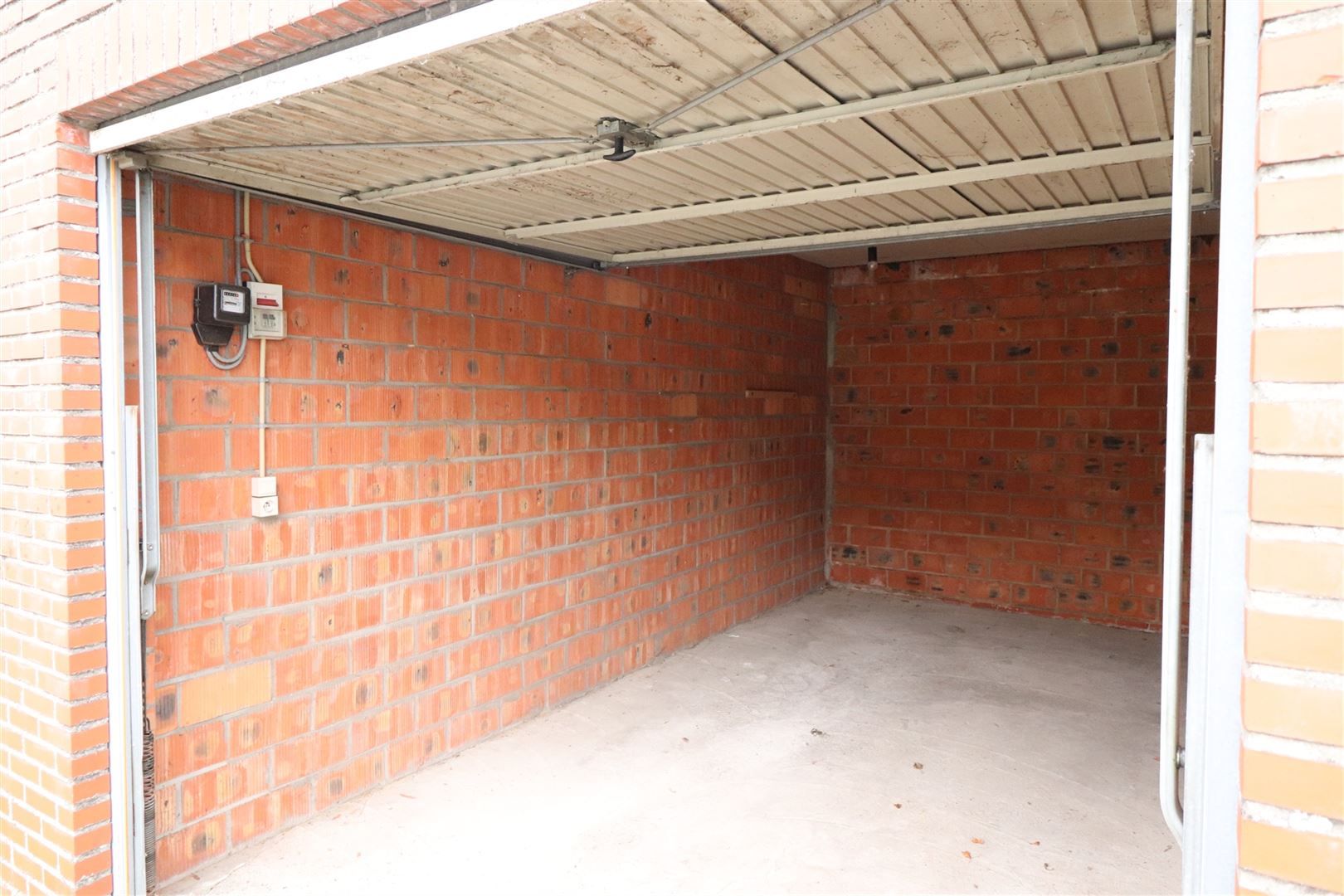 Afgesloten garagebox foto 4