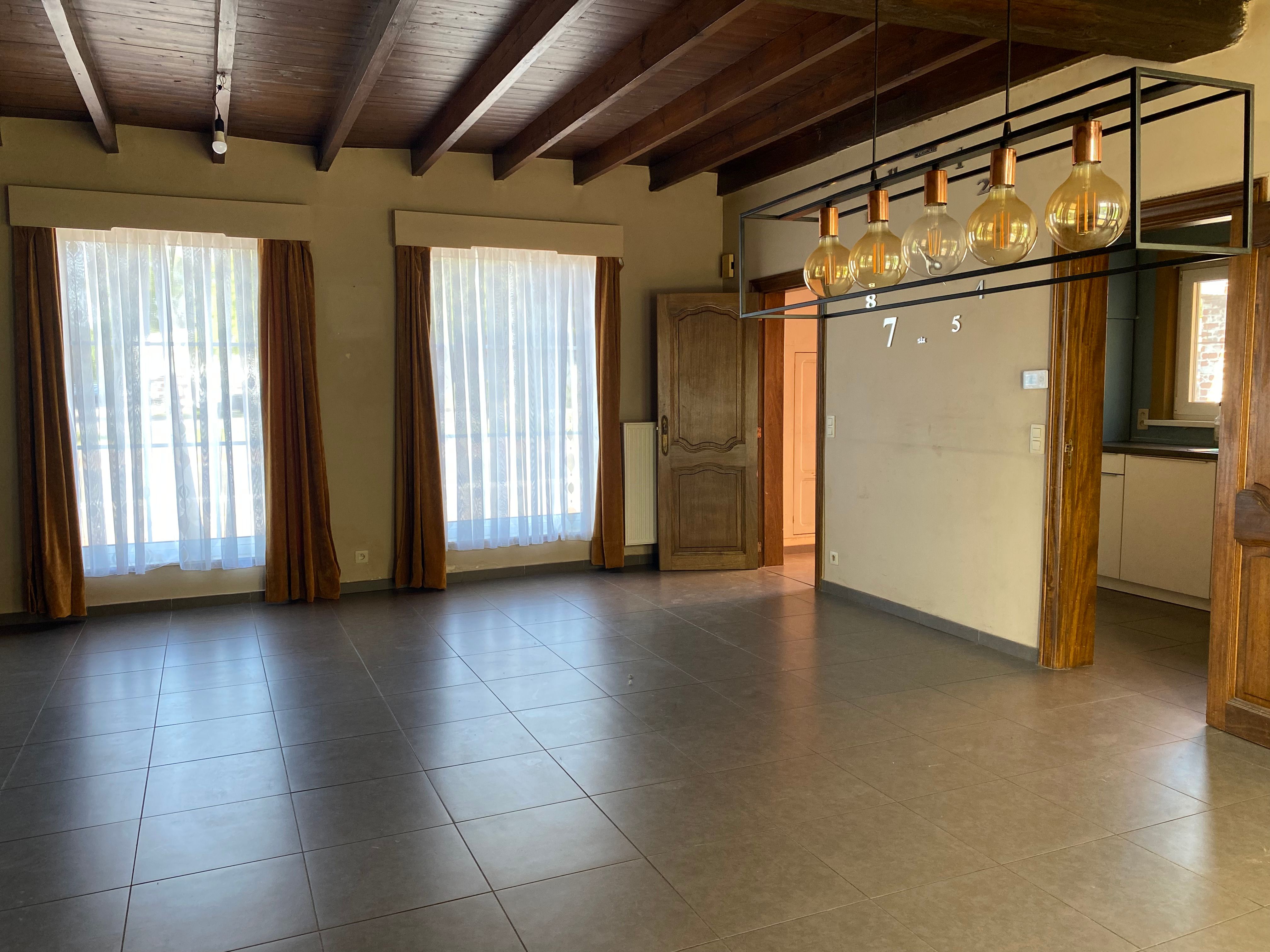 Woning met karakter te koop op een uitgestrekt perceel van 3.264m² foto 6